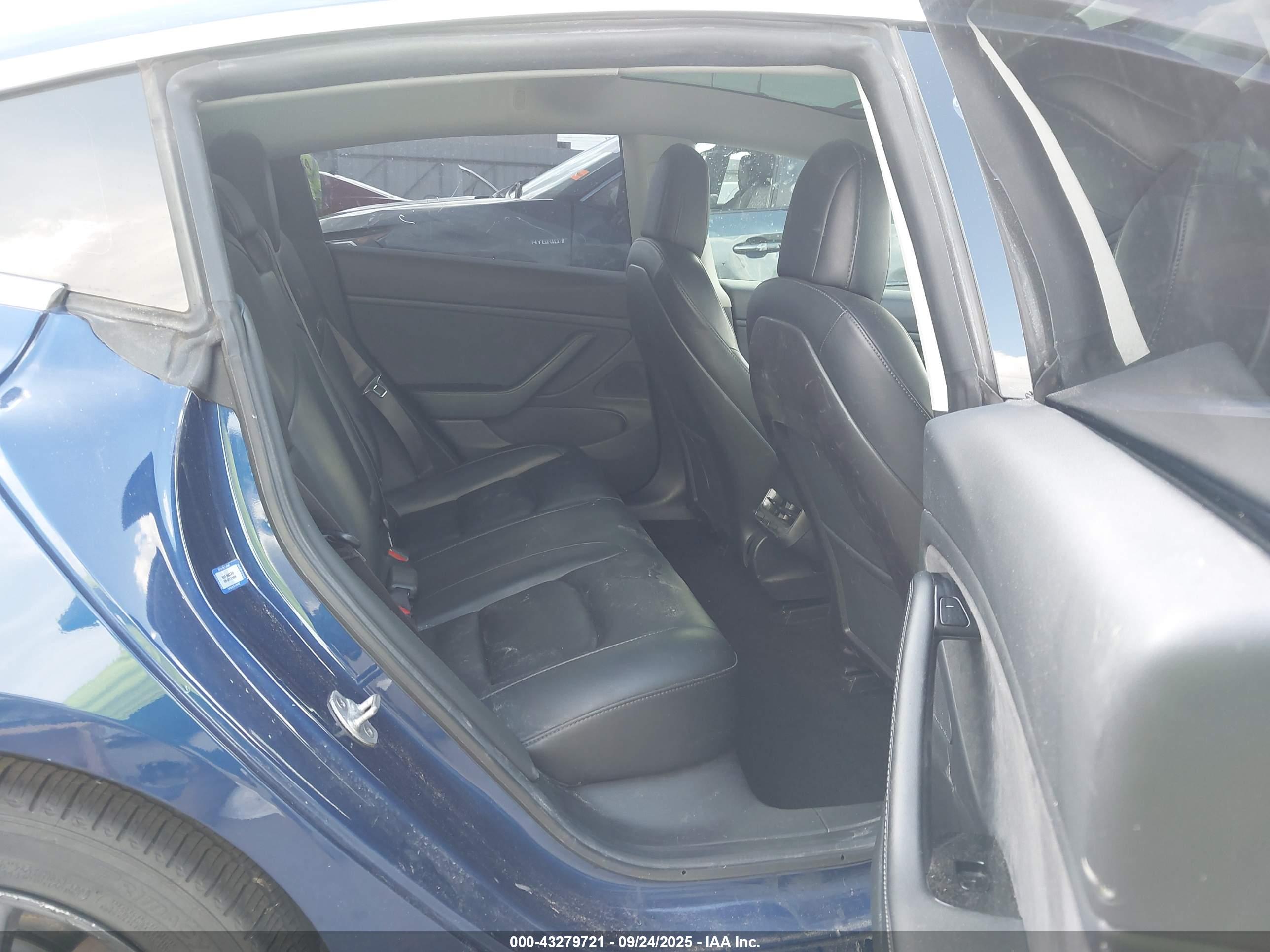 TESLA MODEL image 8