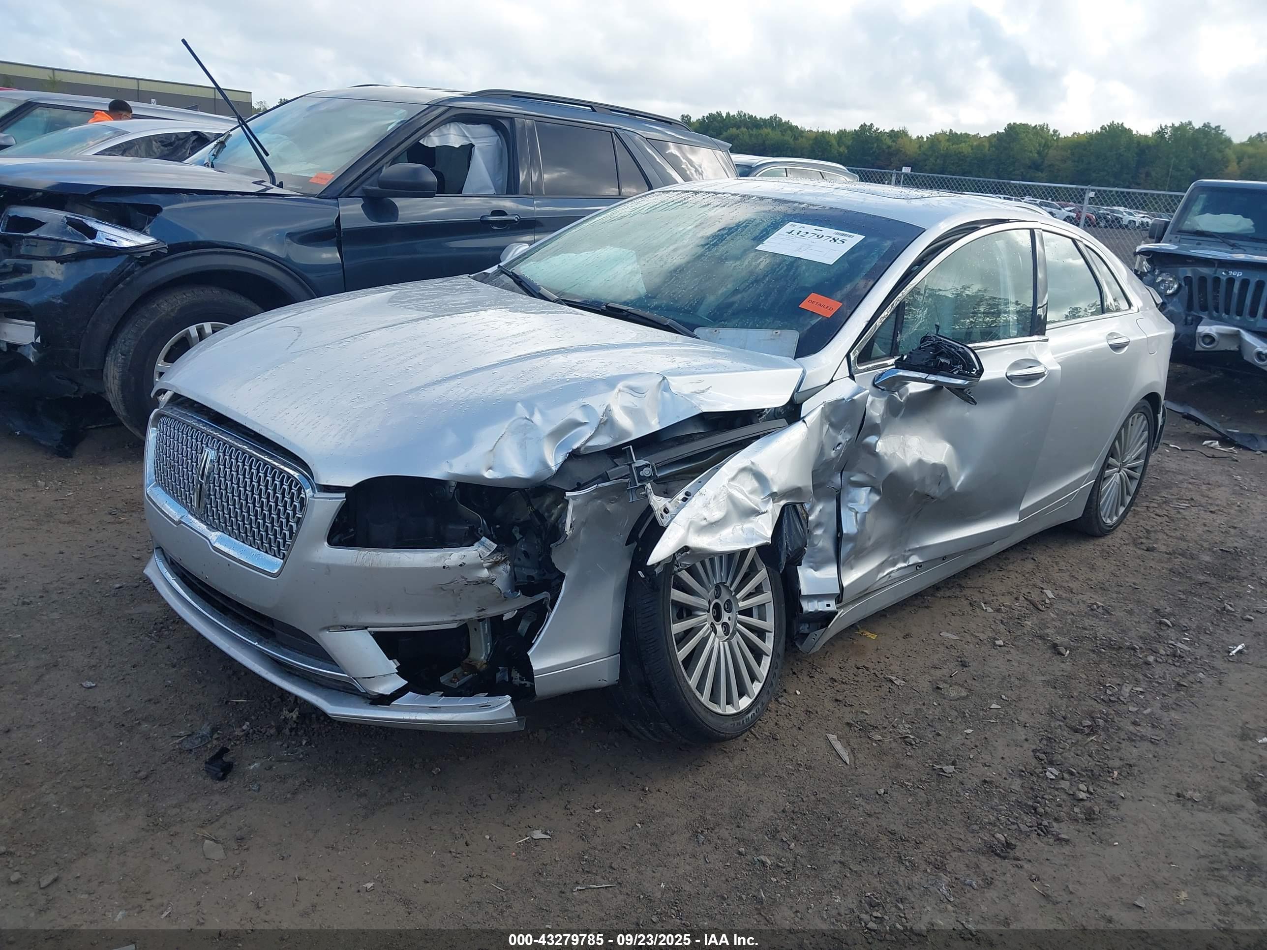 LINCOLN MKZ image 2