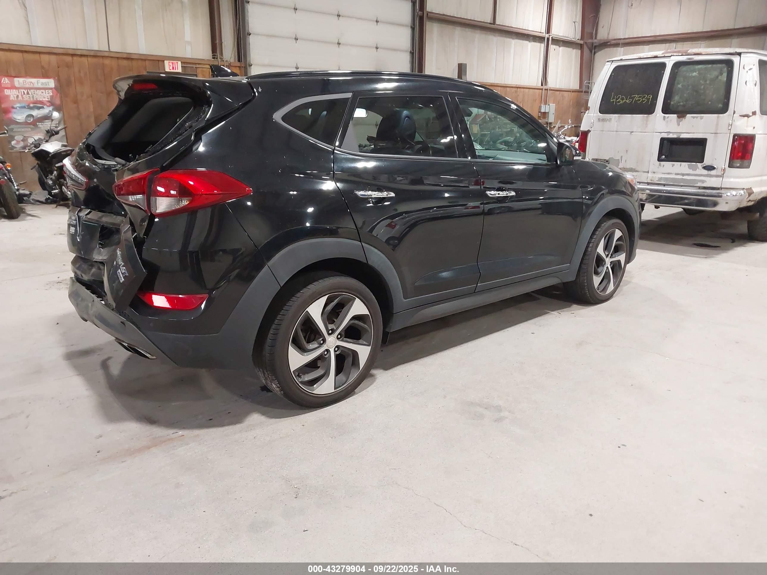 HYUNDAI TUCSON image 4
