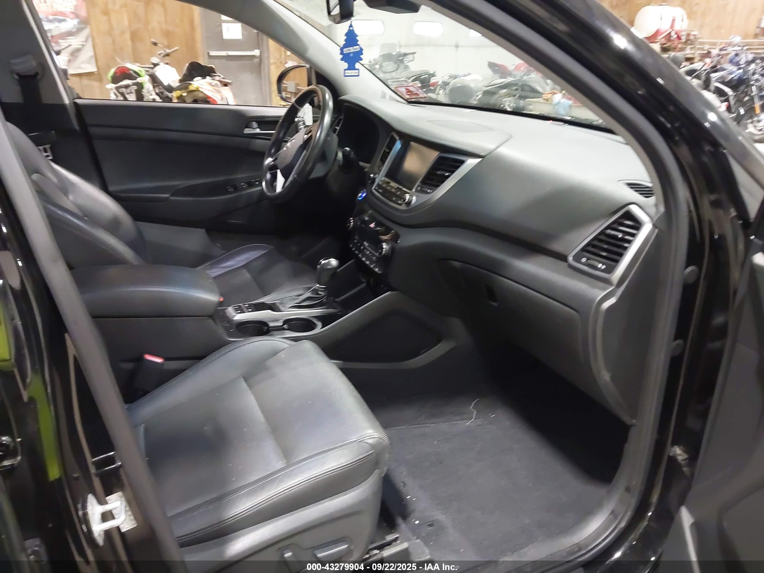 HYUNDAI TUCSON image 5