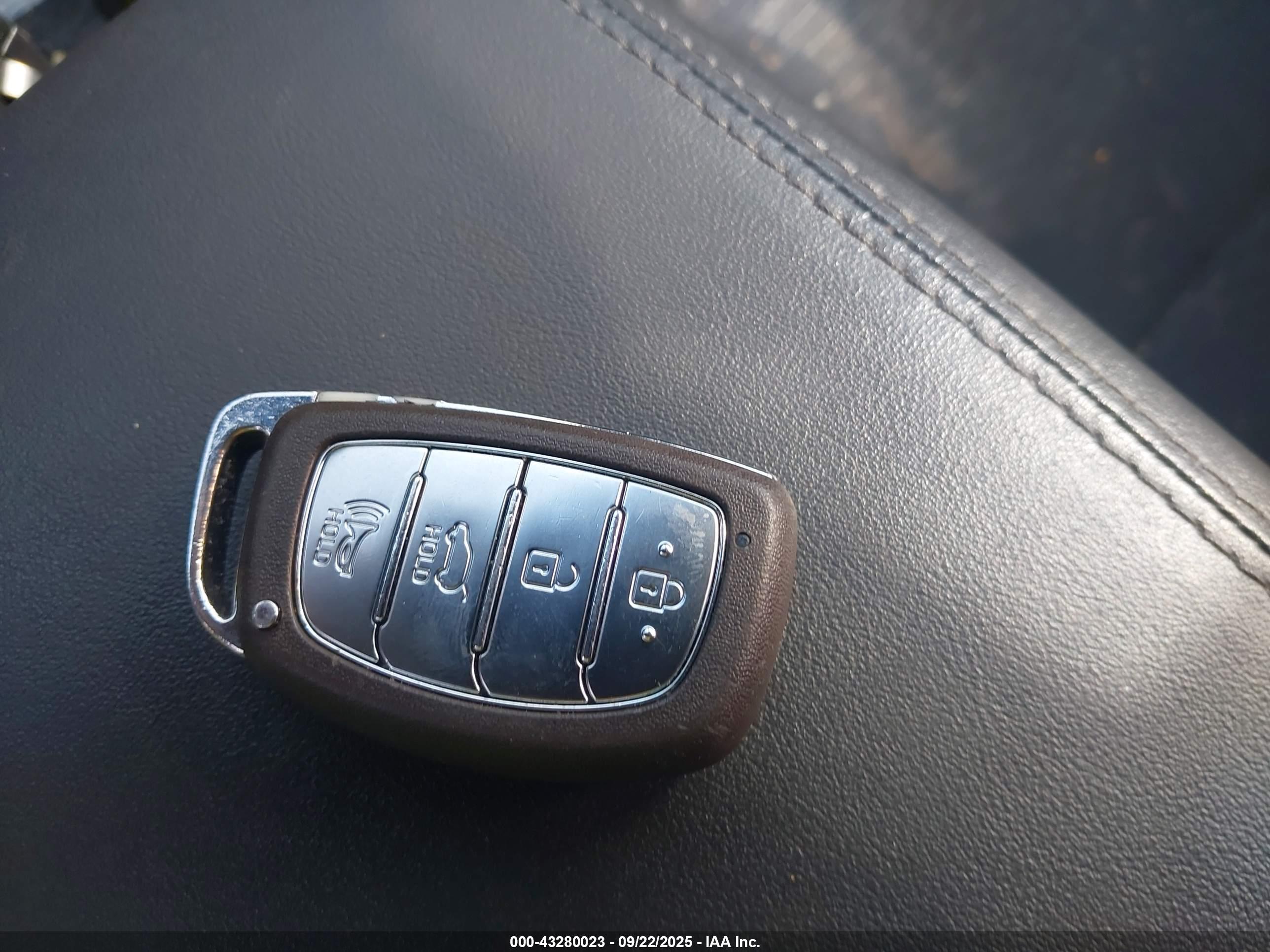HYUNDAI TUCSON image 11