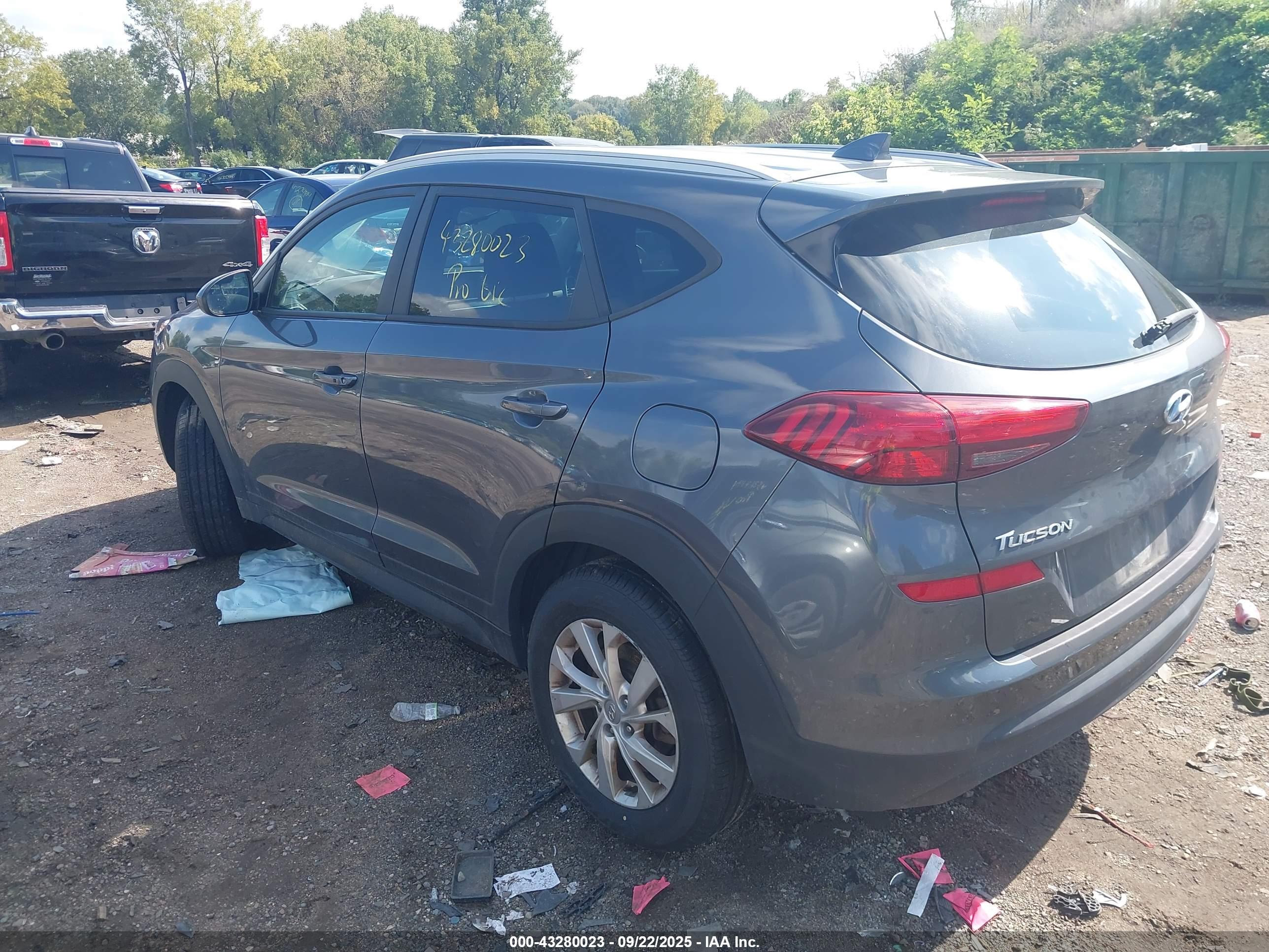 HYUNDAI TUCSON image 3