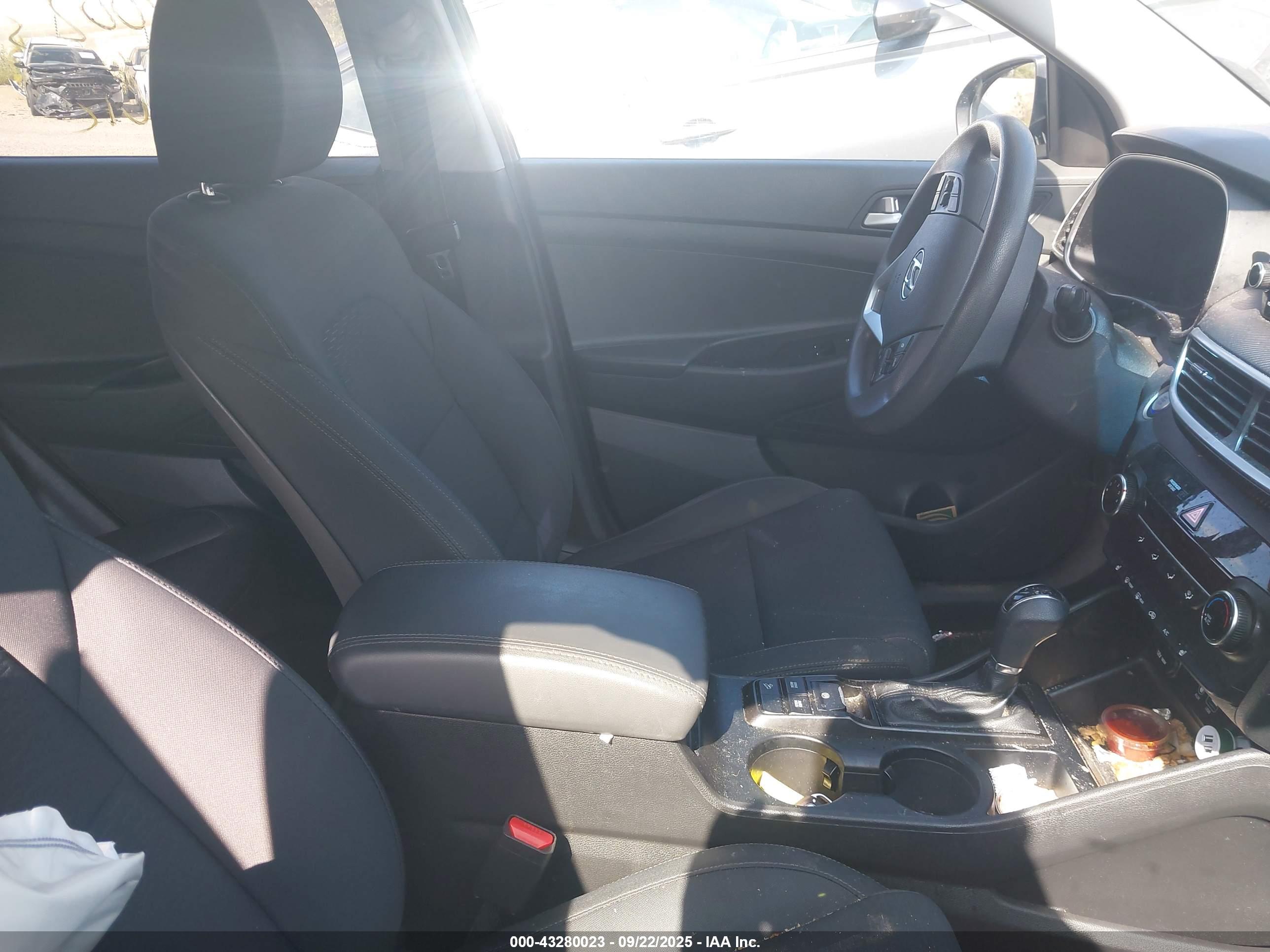 HYUNDAI TUCSON image 5
