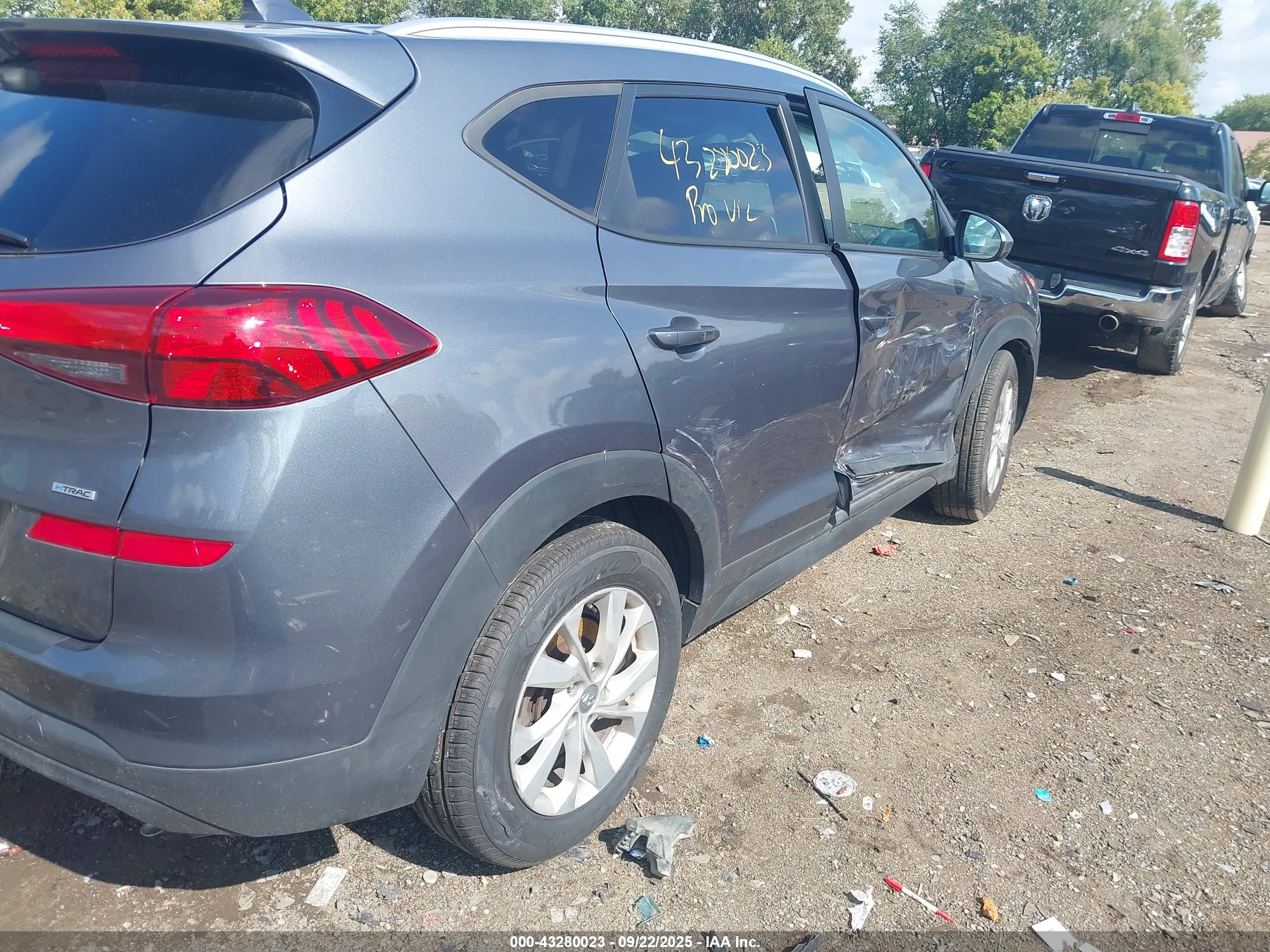 HYUNDAI TUCSON image 6