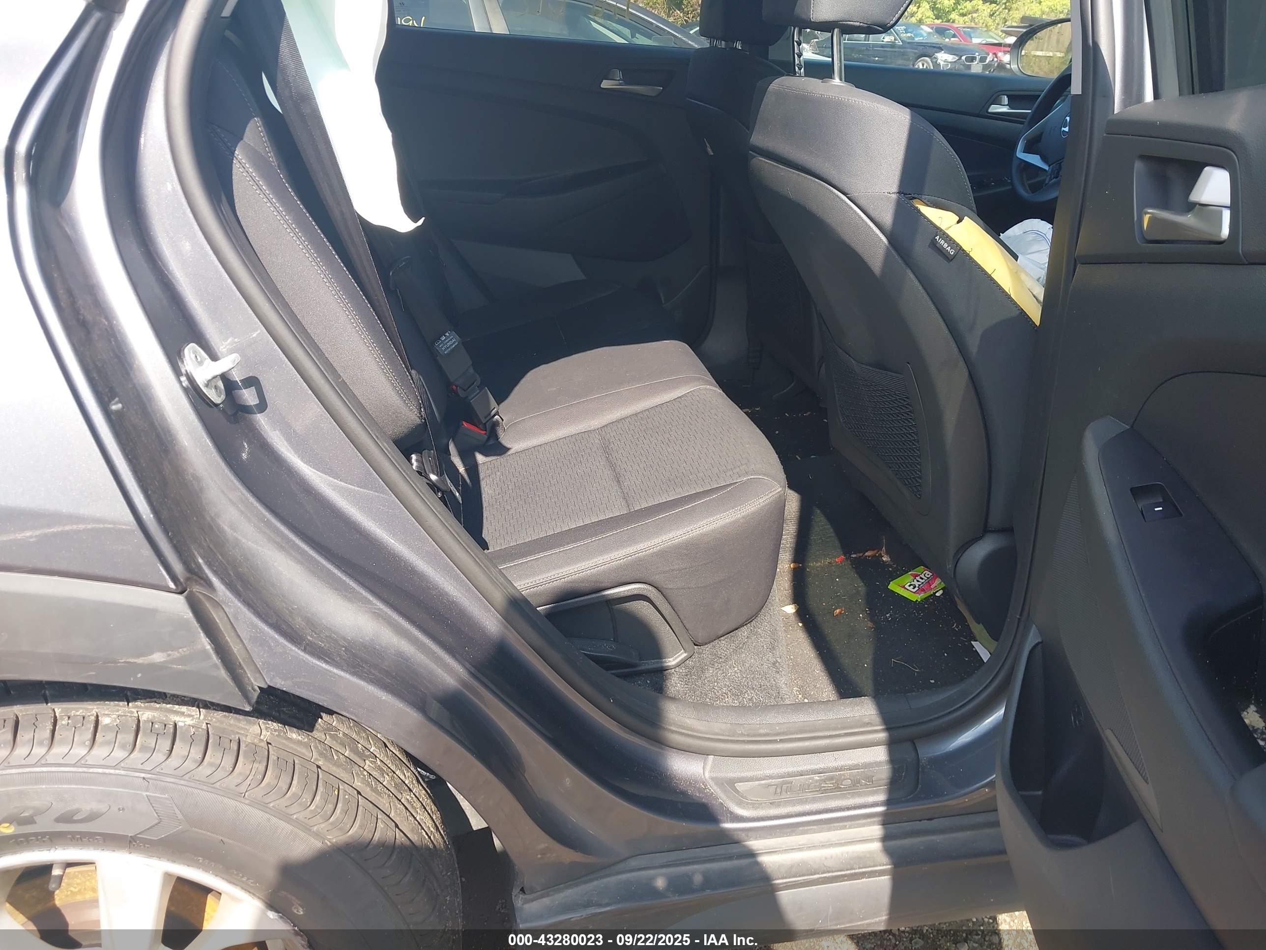 HYUNDAI TUCSON image 8