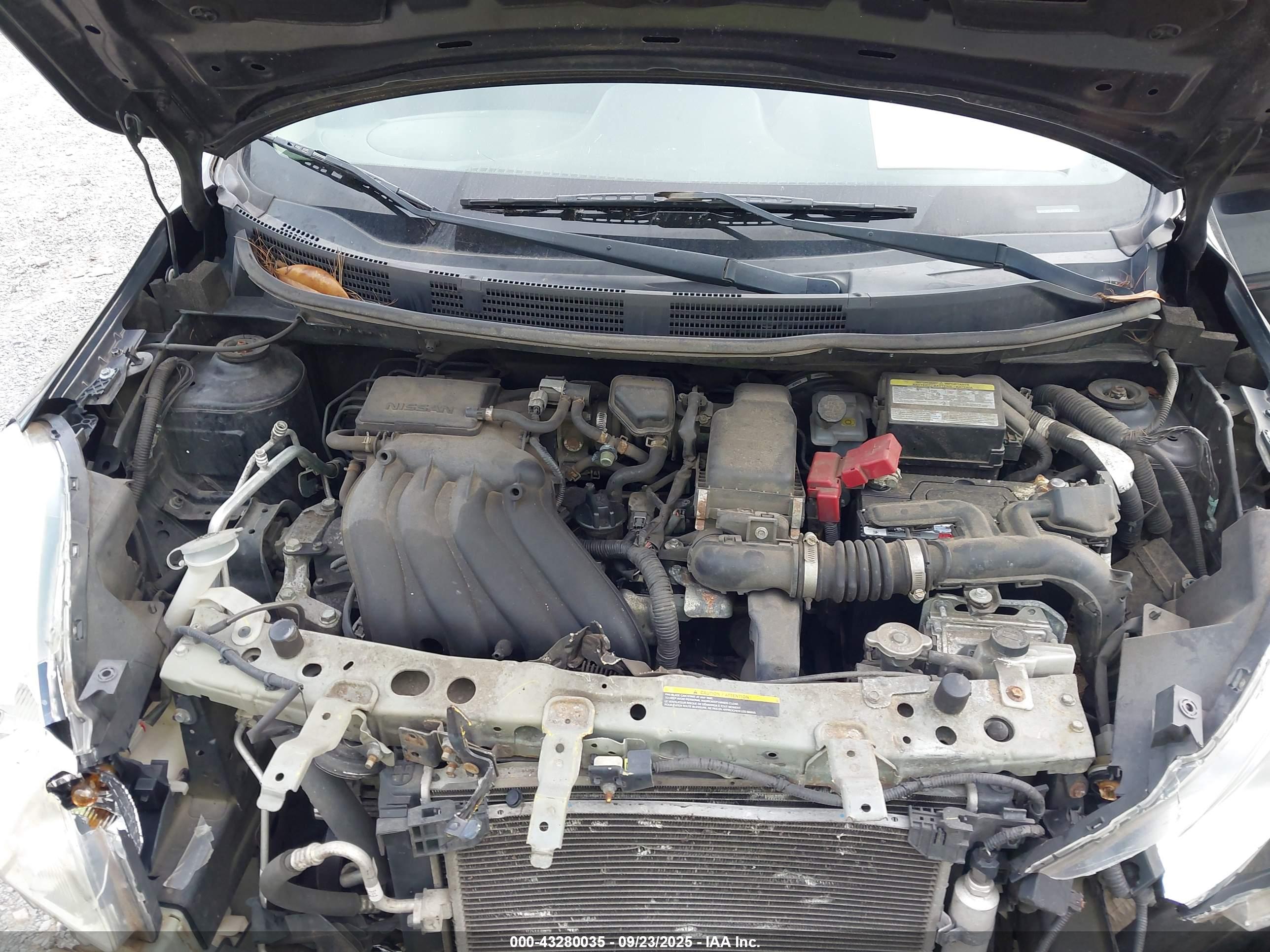 NISSAN VERSA image 10