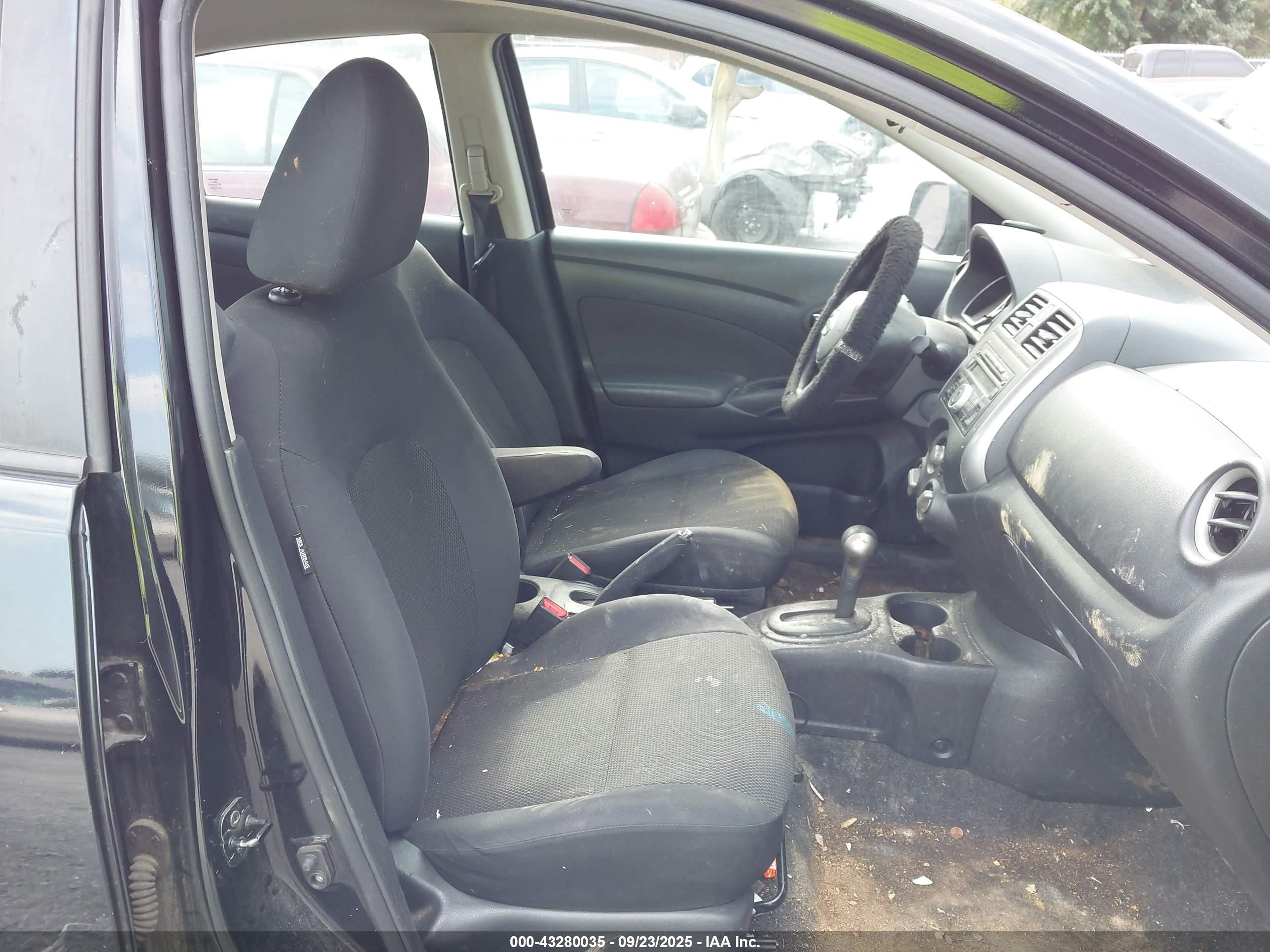 NISSAN VERSA image 5