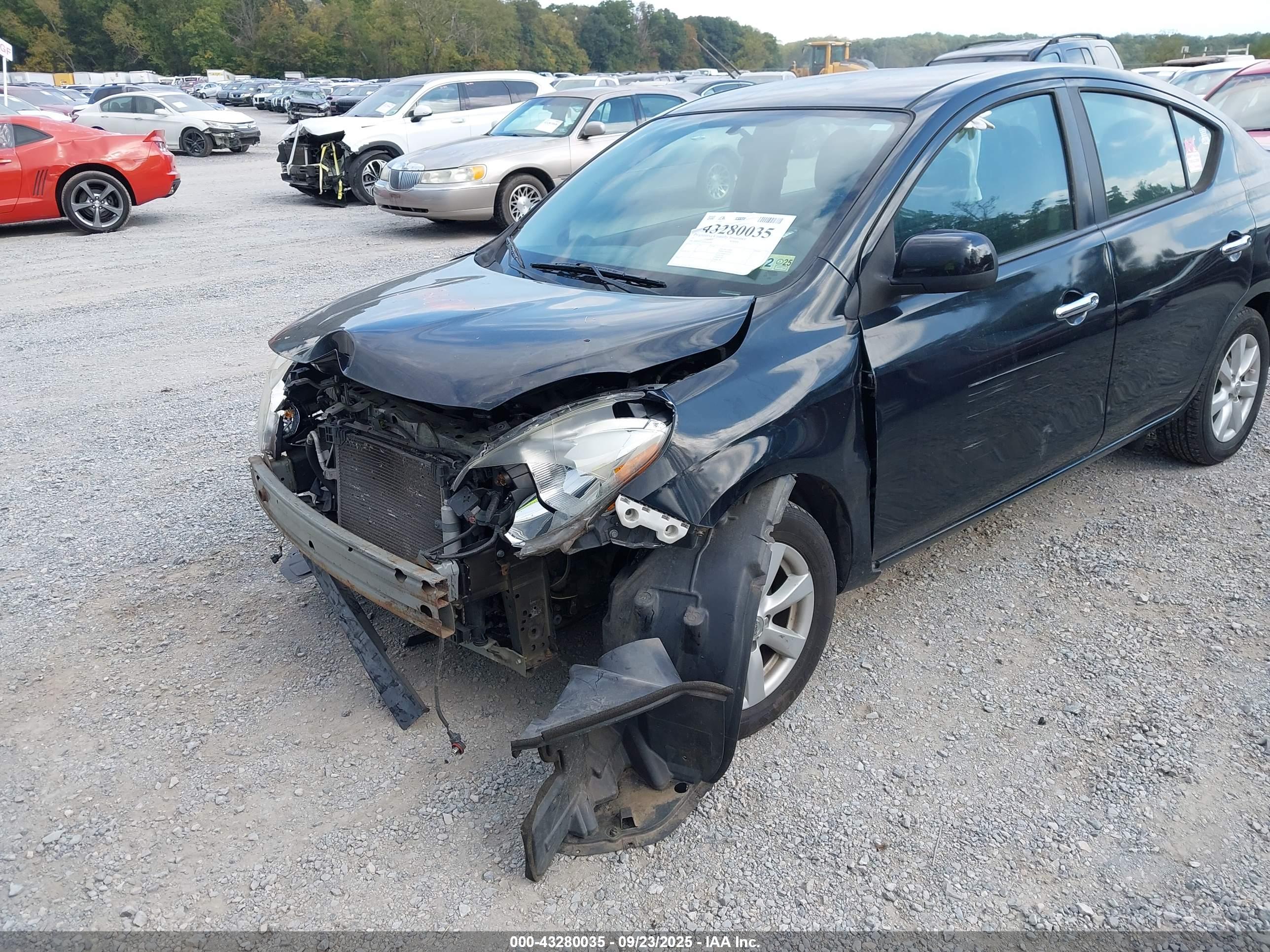 NISSAN VERSA image 6