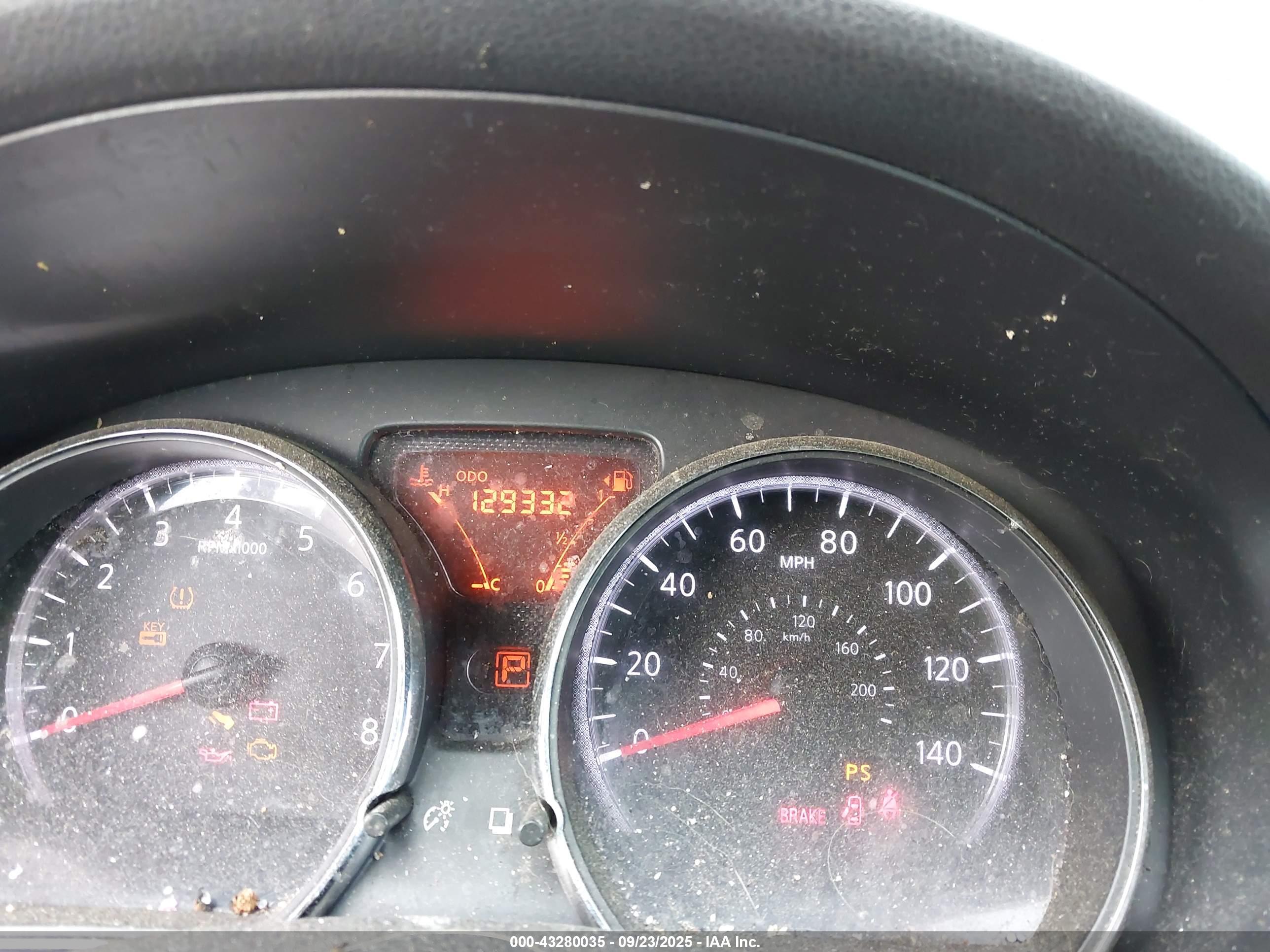 NISSAN VERSA image 7