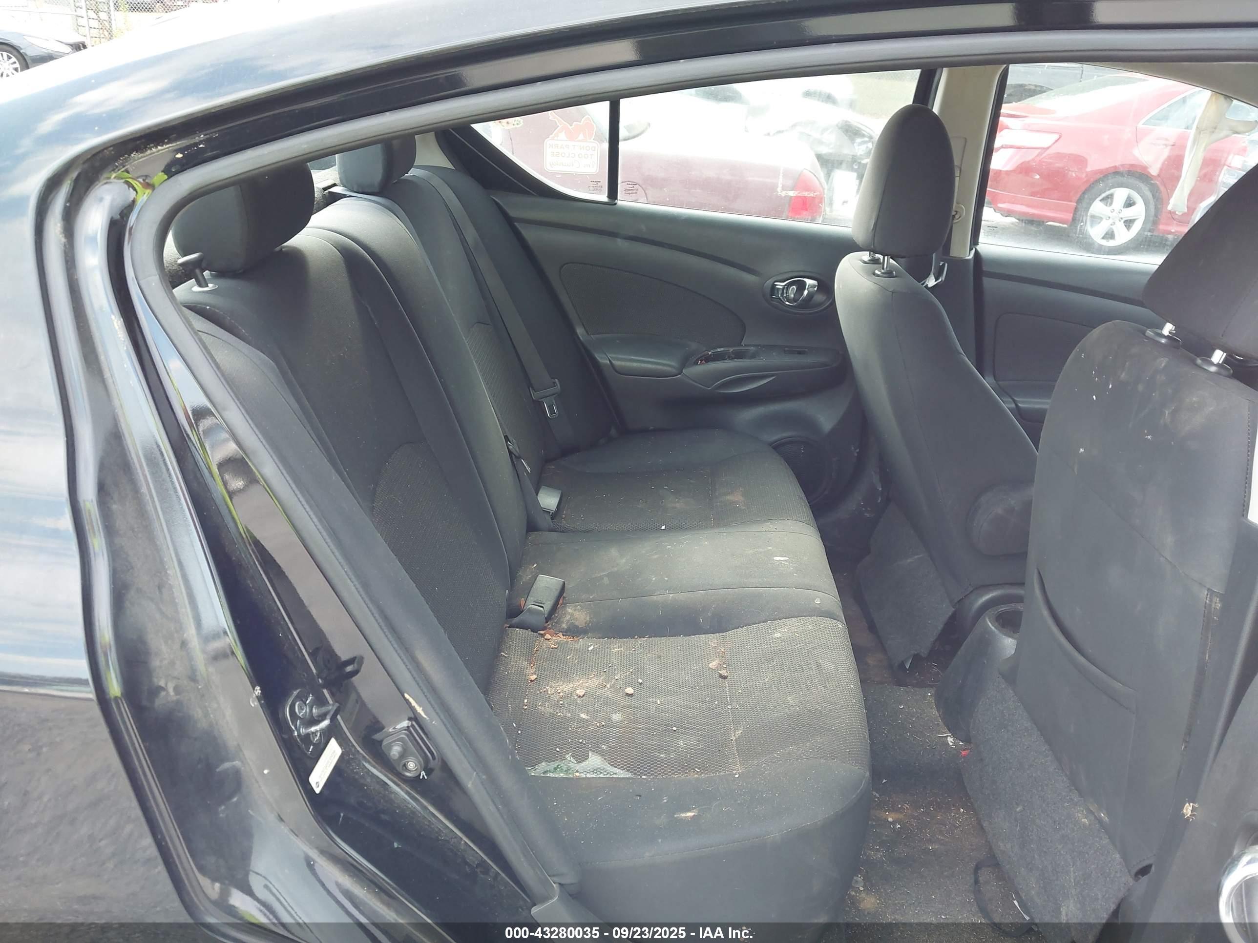 NISSAN VERSA image 8