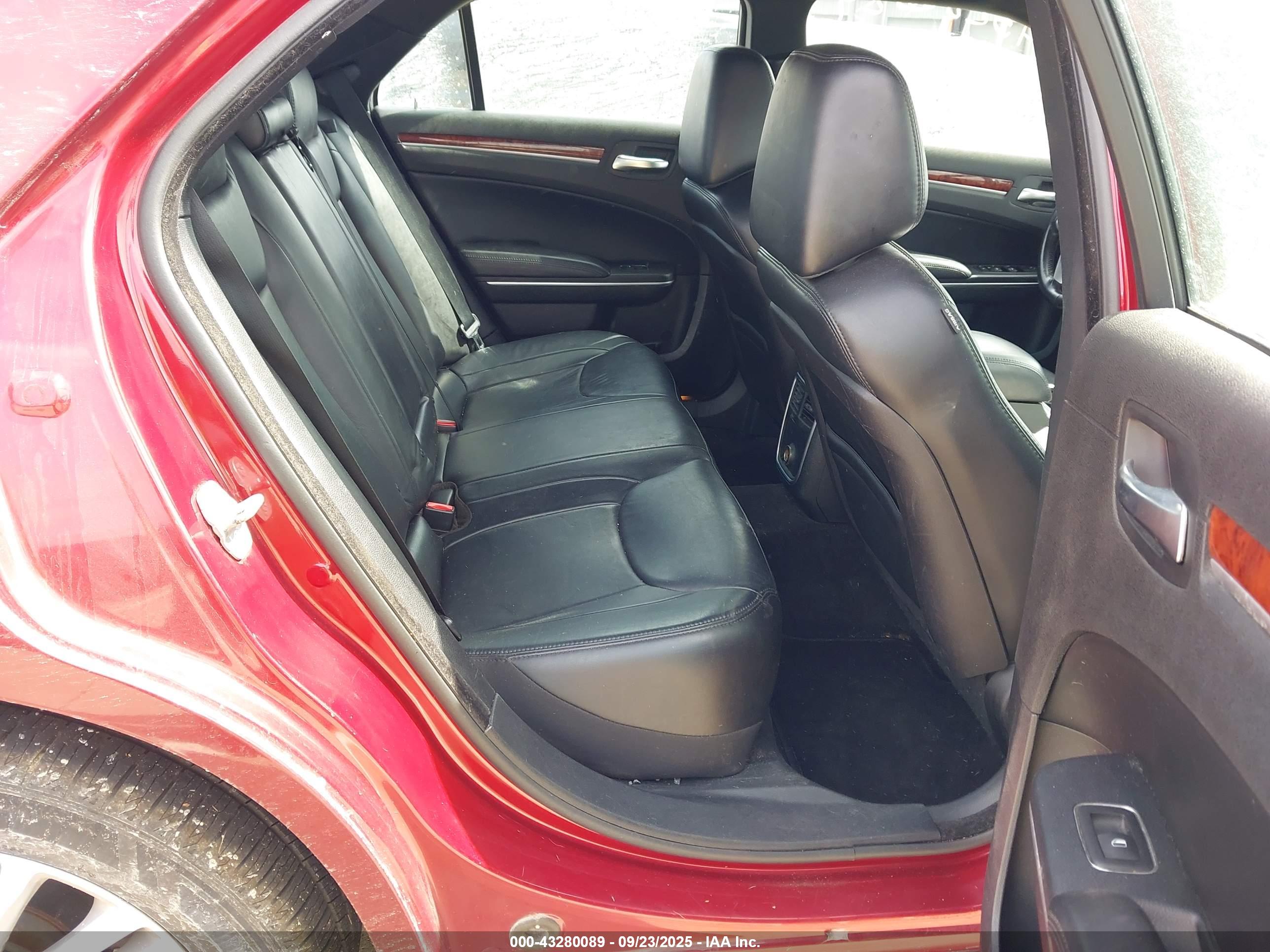 CHRYSLER 300 image 8