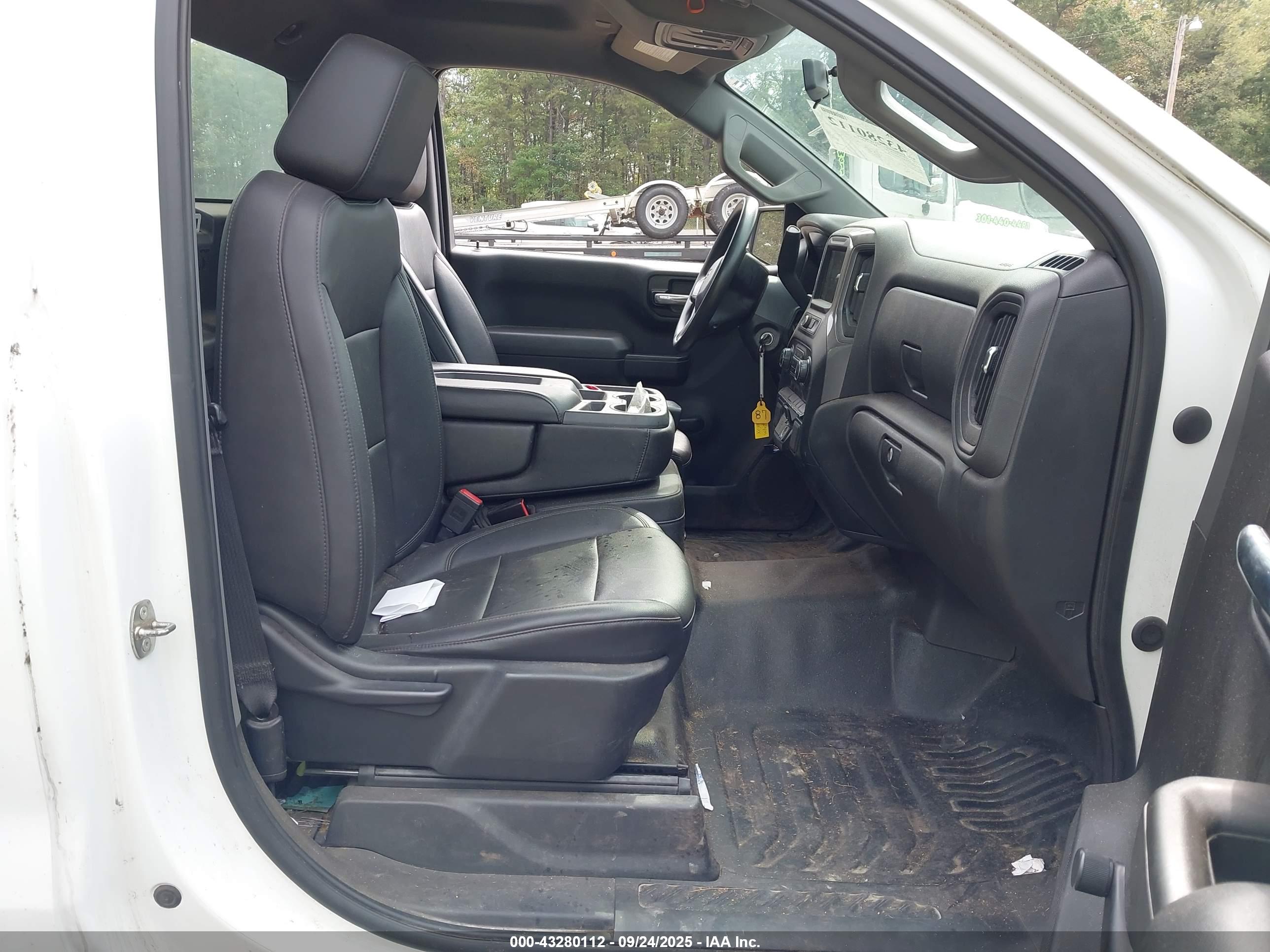 CHEVROLET SILVERADO image 5