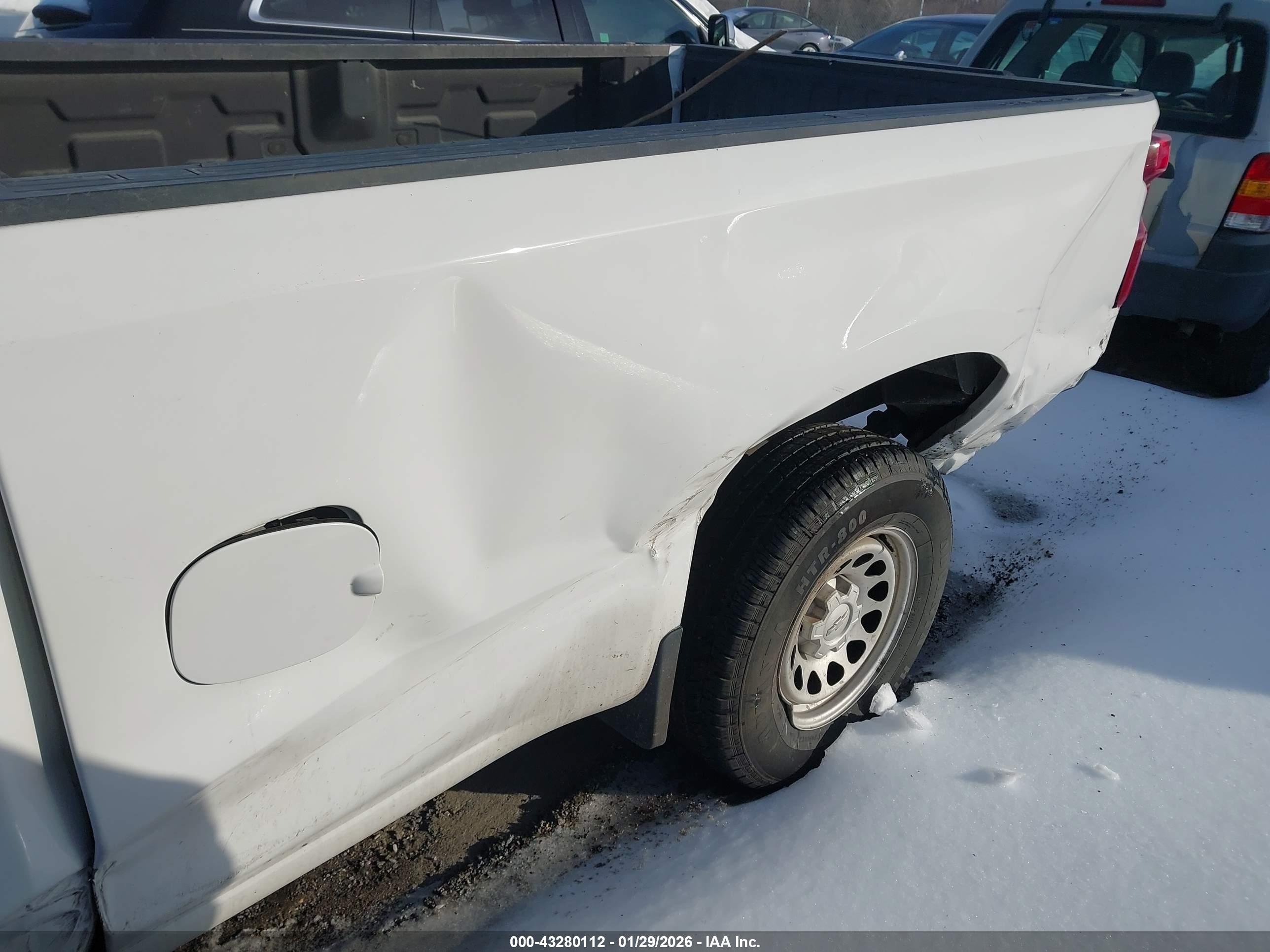 CHEVROLET SILVERADO image 6