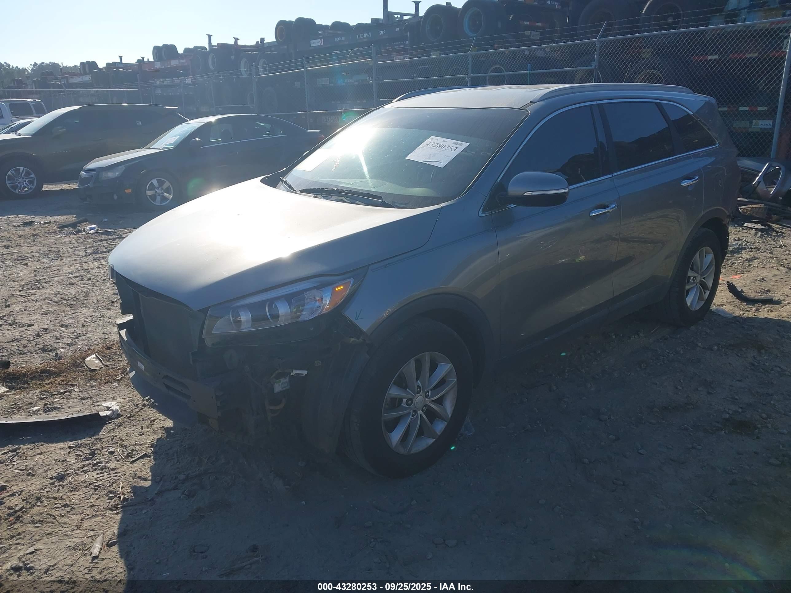 KIA SORENTO image 2