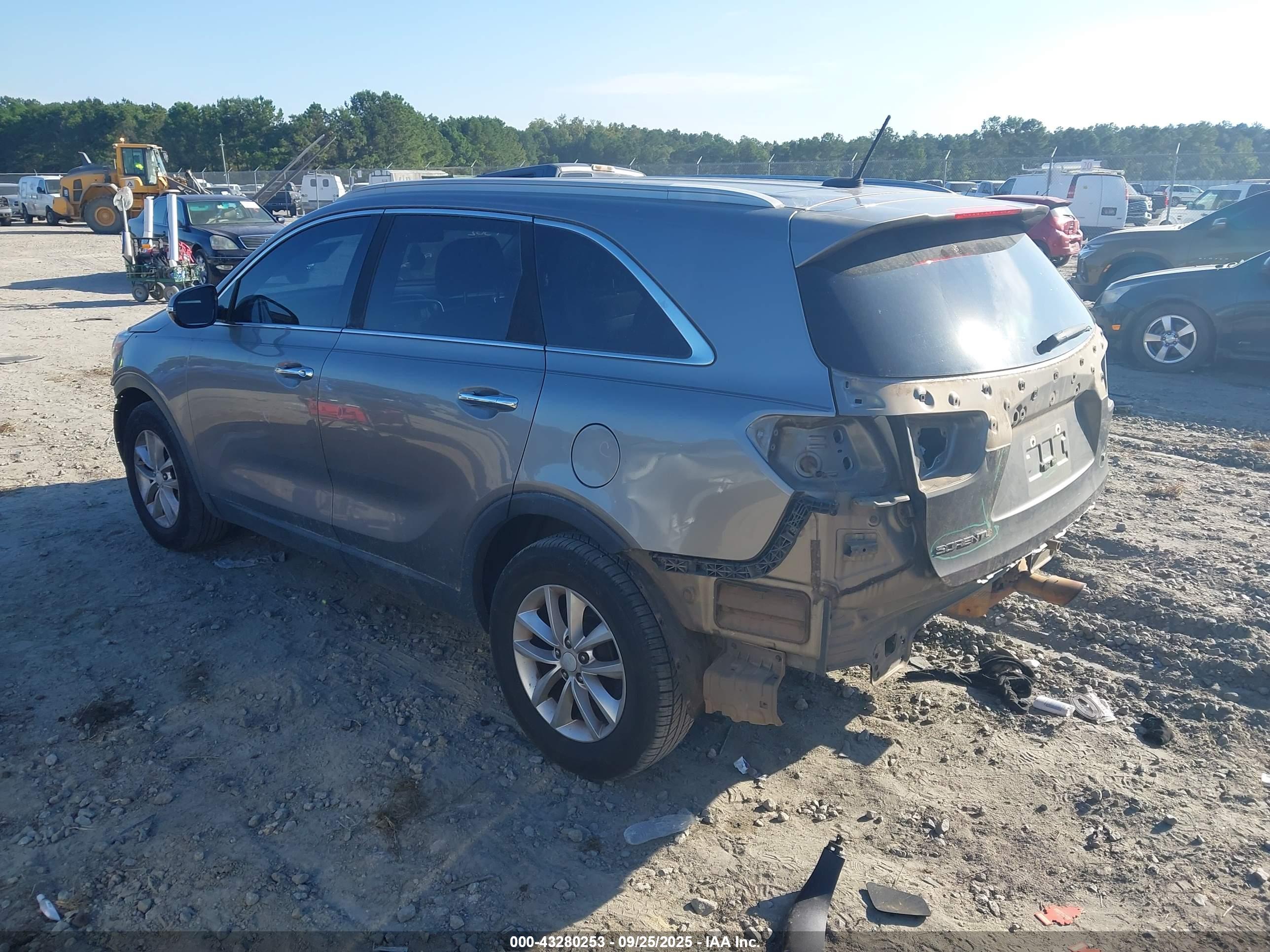 KIA SORENTO image 3