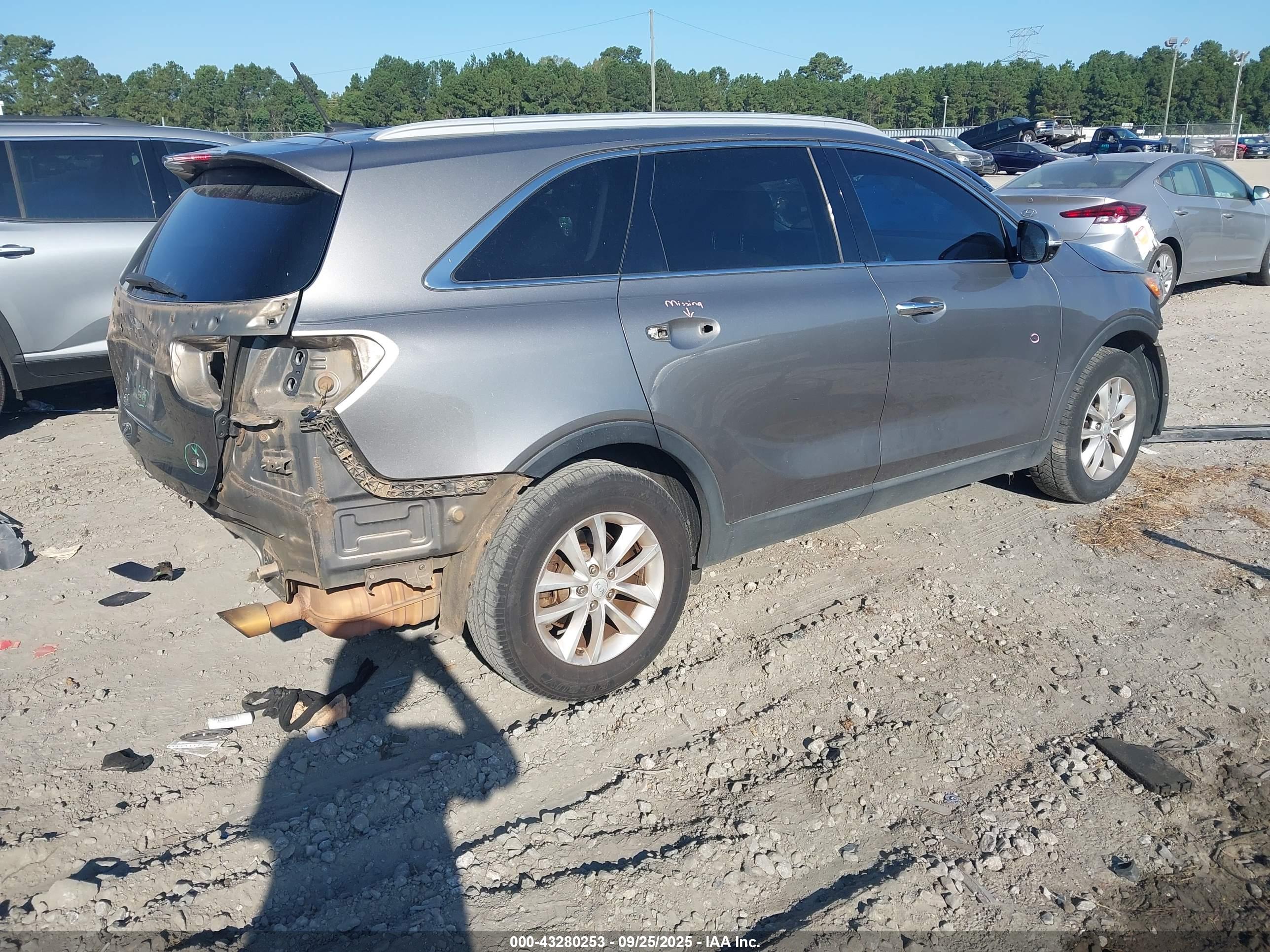 KIA SORENTO image 4