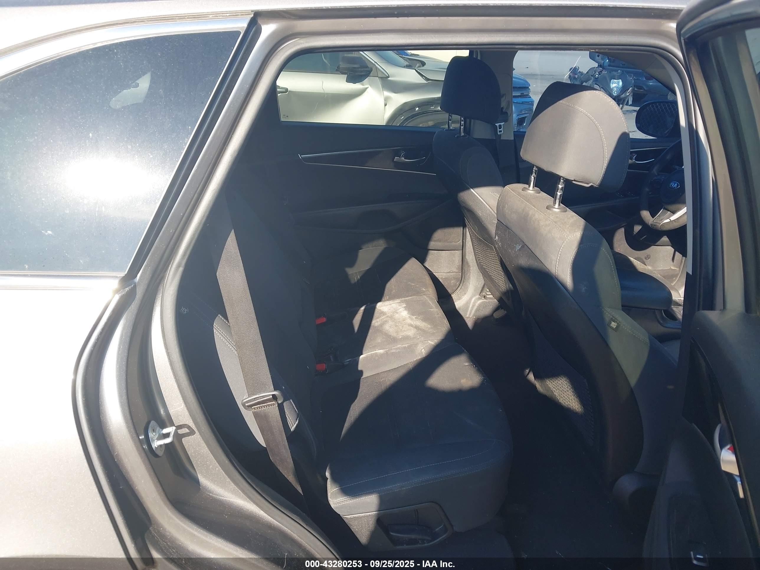KIA SORENTO image 8
