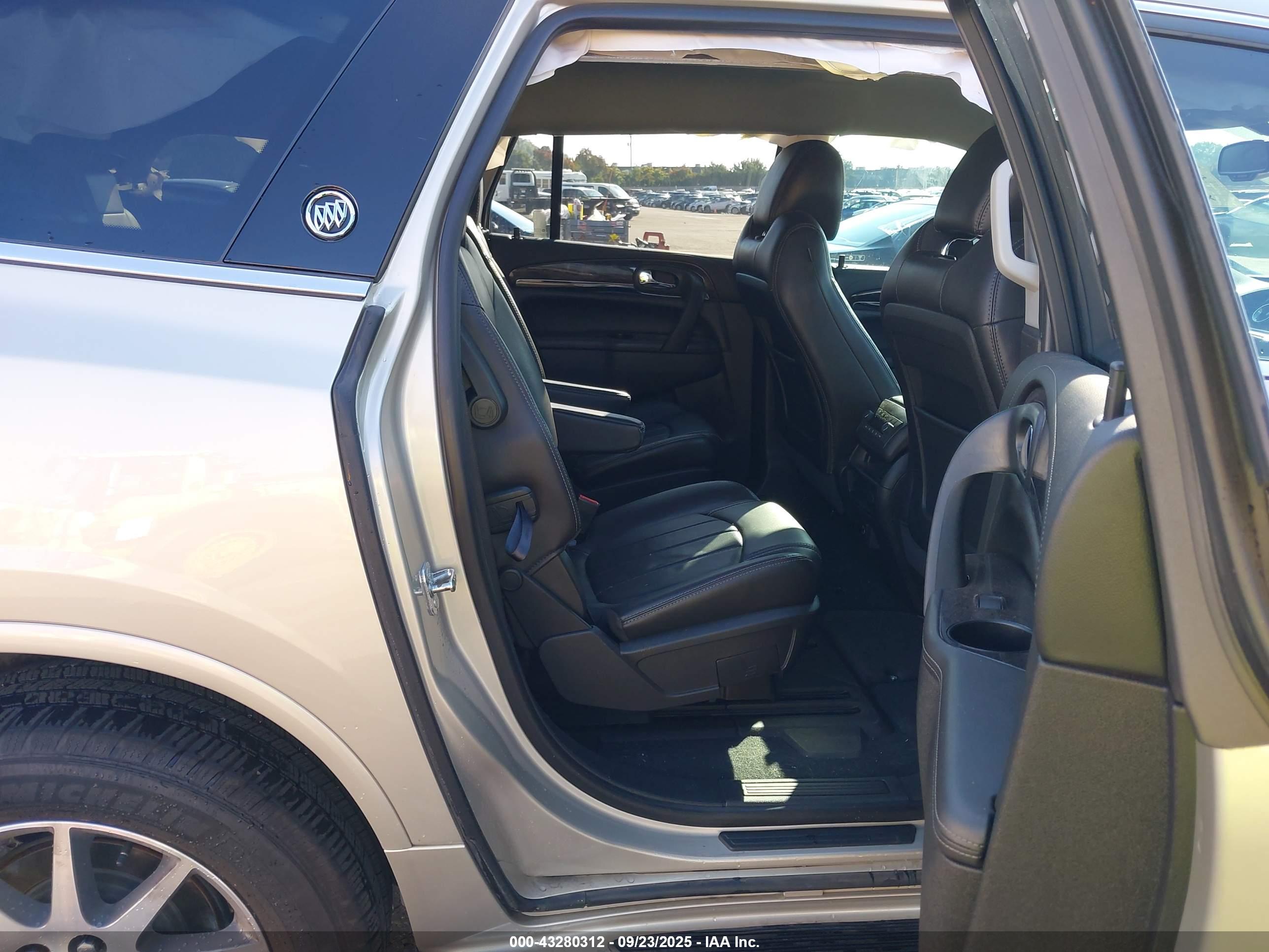 BUICK ENCLAVE image 8
