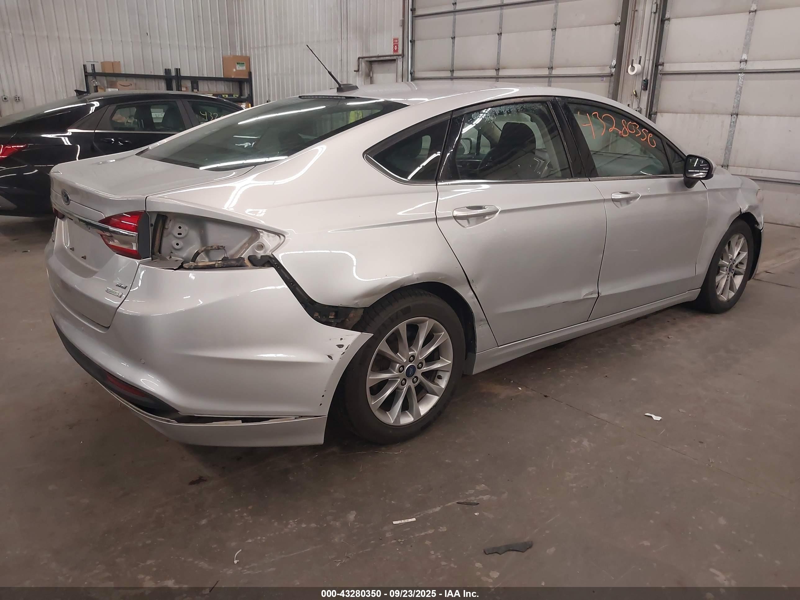 FORD FUSION image 4