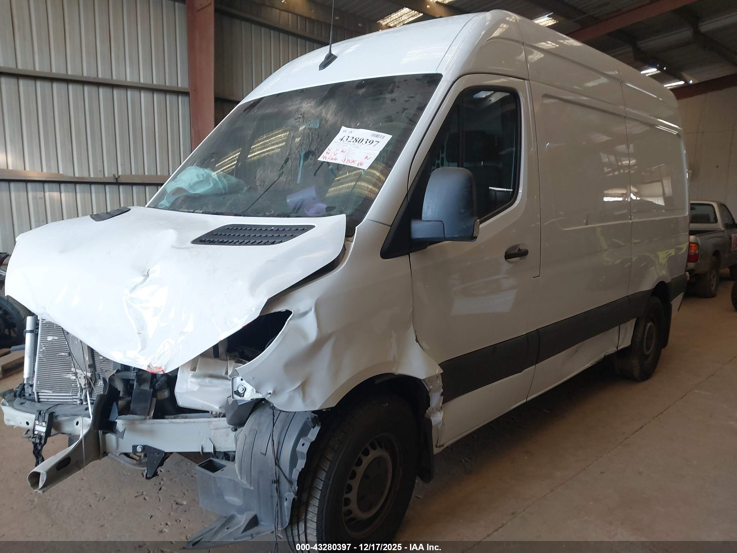 MERCEDES-BENZ SPRINTER image 2