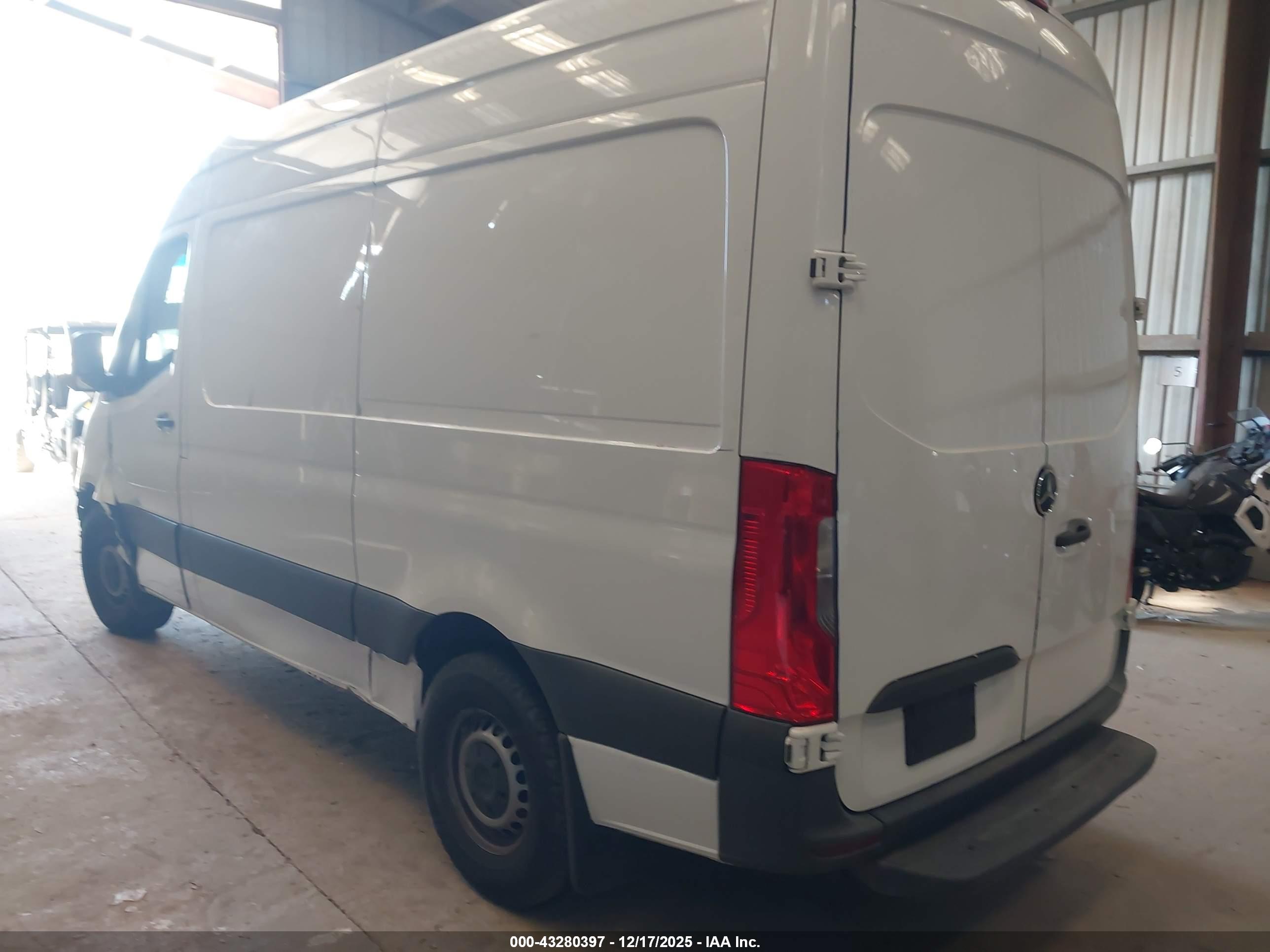 MERCEDES-BENZ SPRINTER image 3