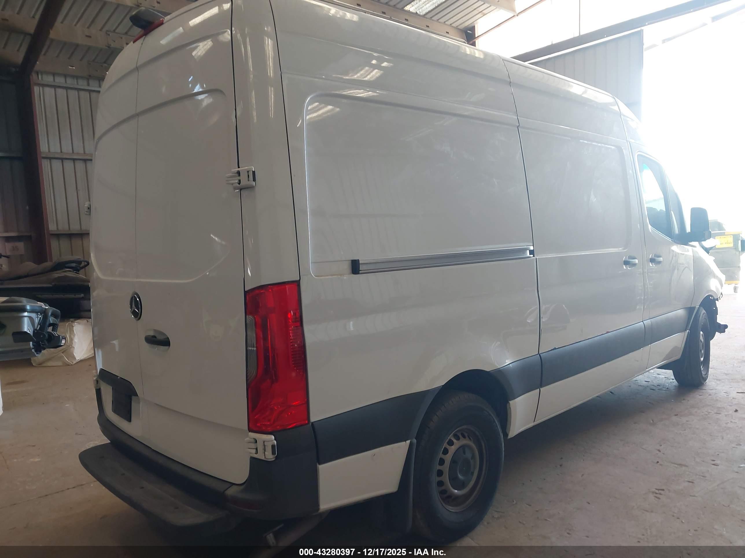 MERCEDES-BENZ SPRINTER image 4