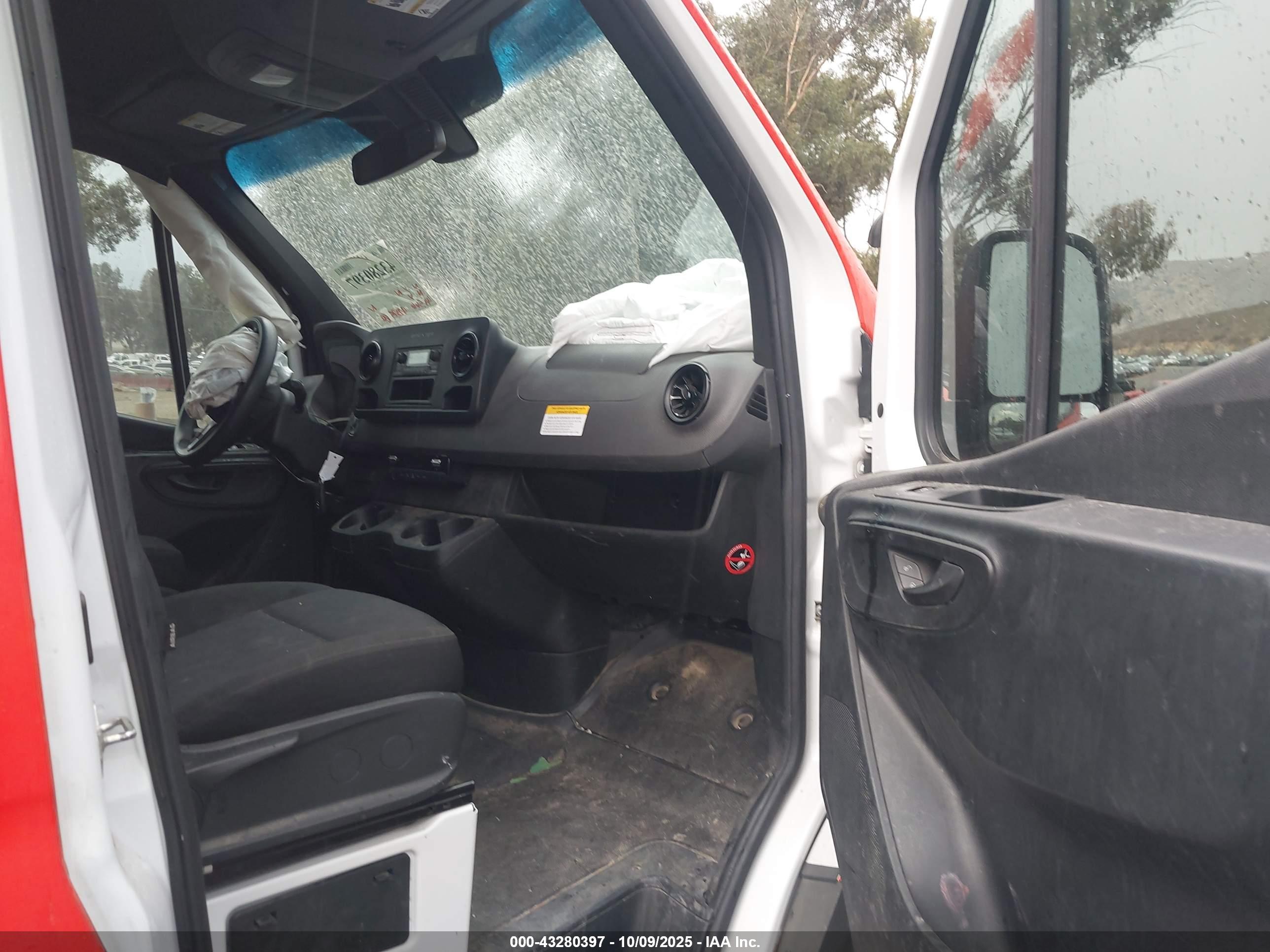 MERCEDES-BENZ SPRINTER image 5