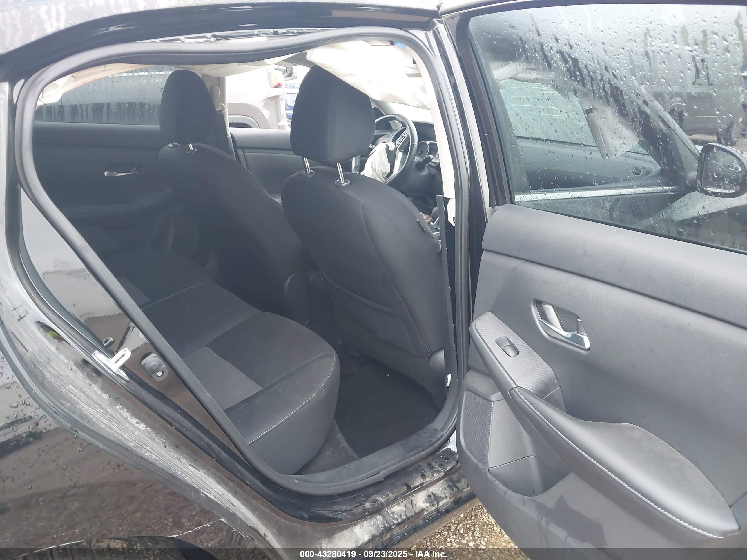 NISSAN SENTRA image 8