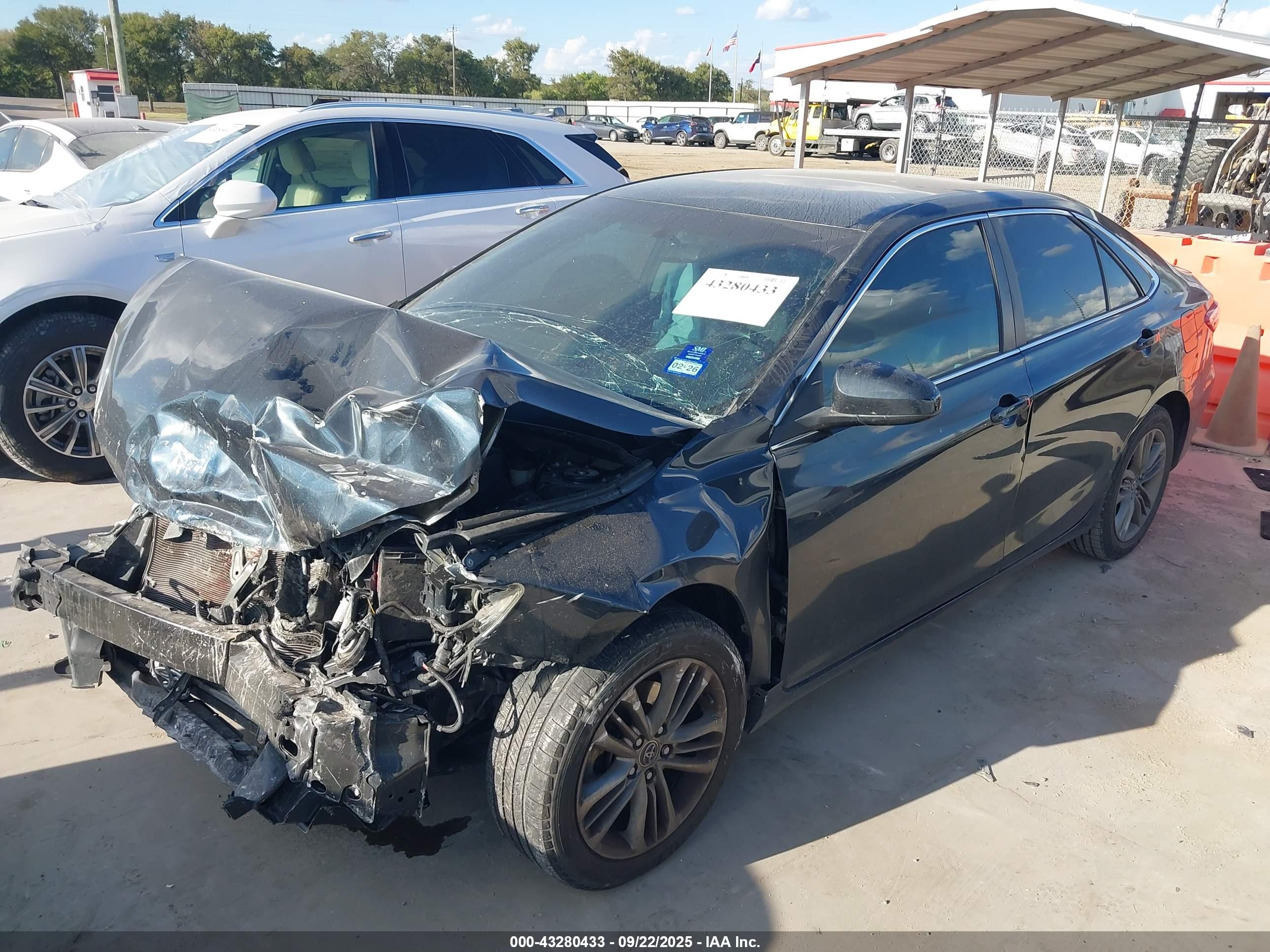TOYOTA CAMRY image 2