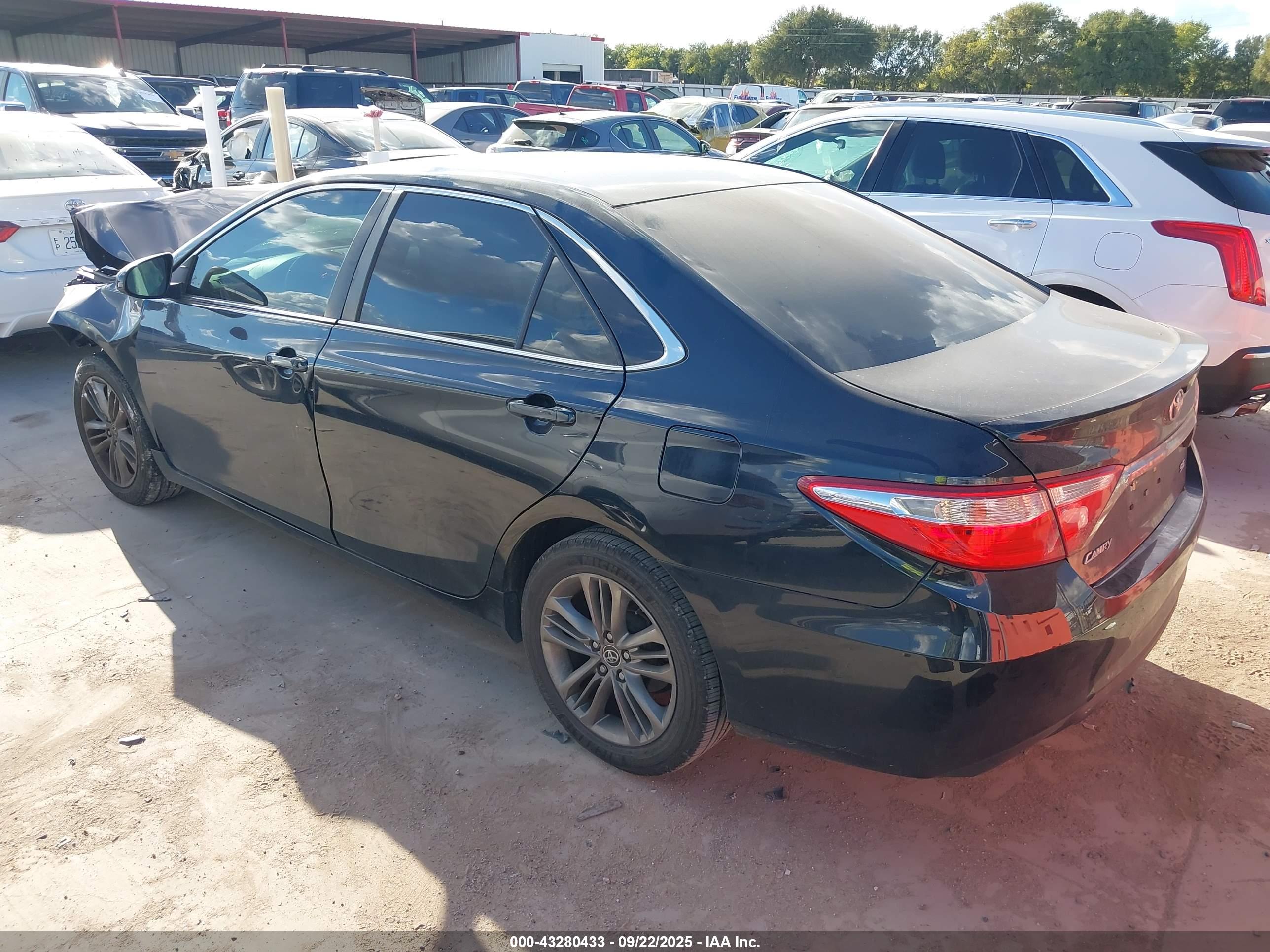 TOYOTA CAMRY image 3