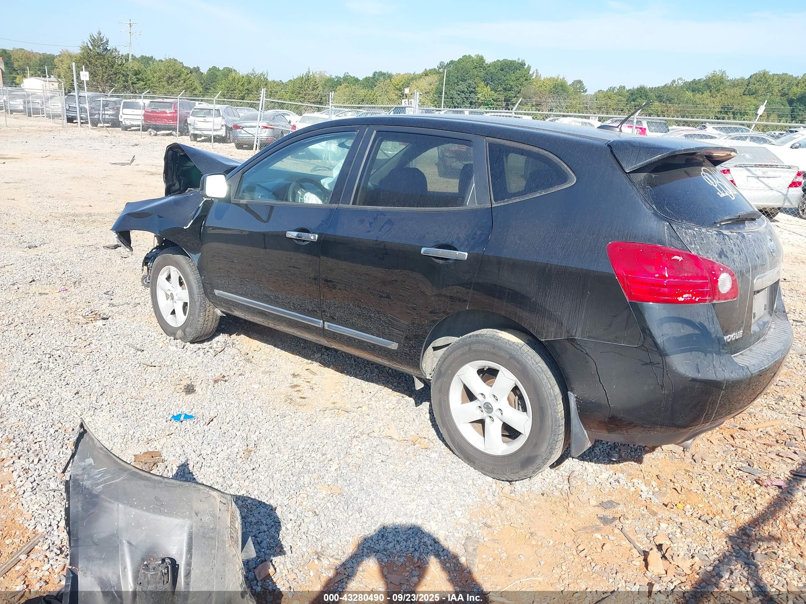 NISSAN ROGUE image 3