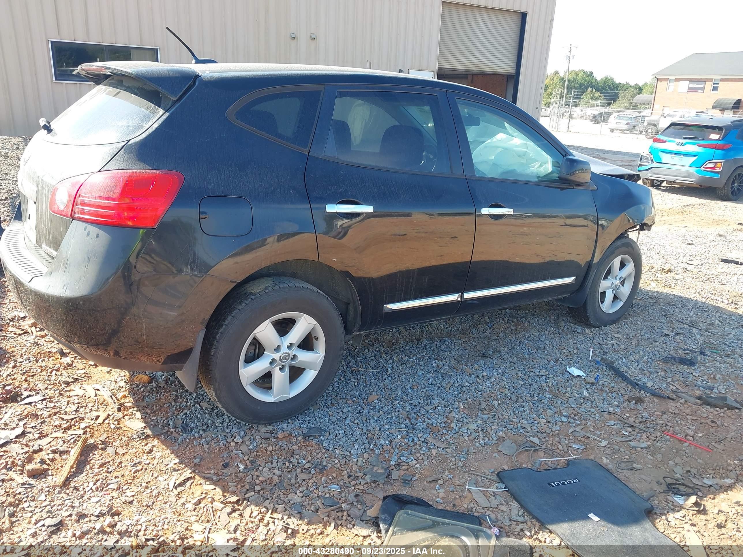 NISSAN ROGUE image 4