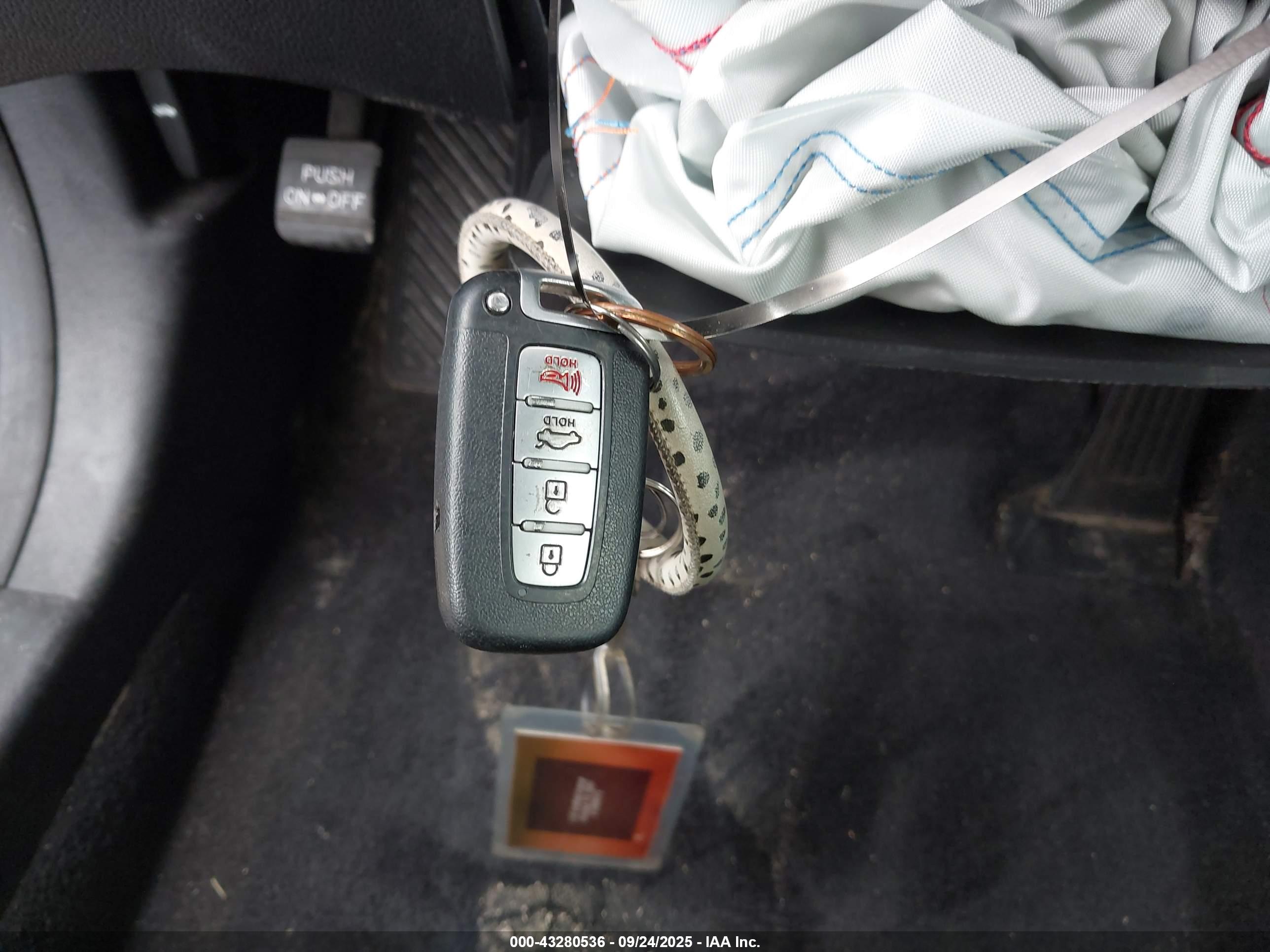HYUNDAI AZERA image 11