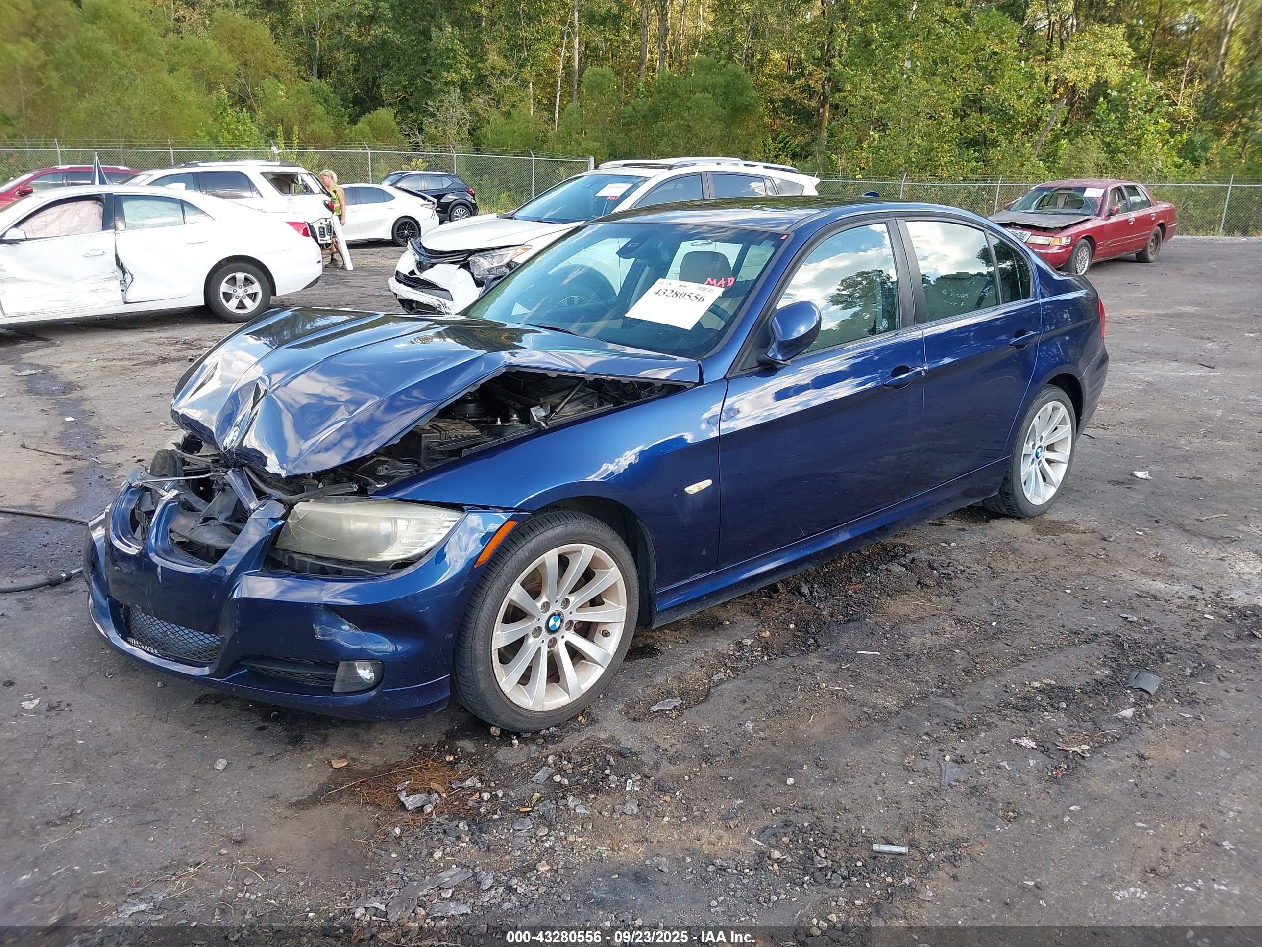 BMW 328I image 2