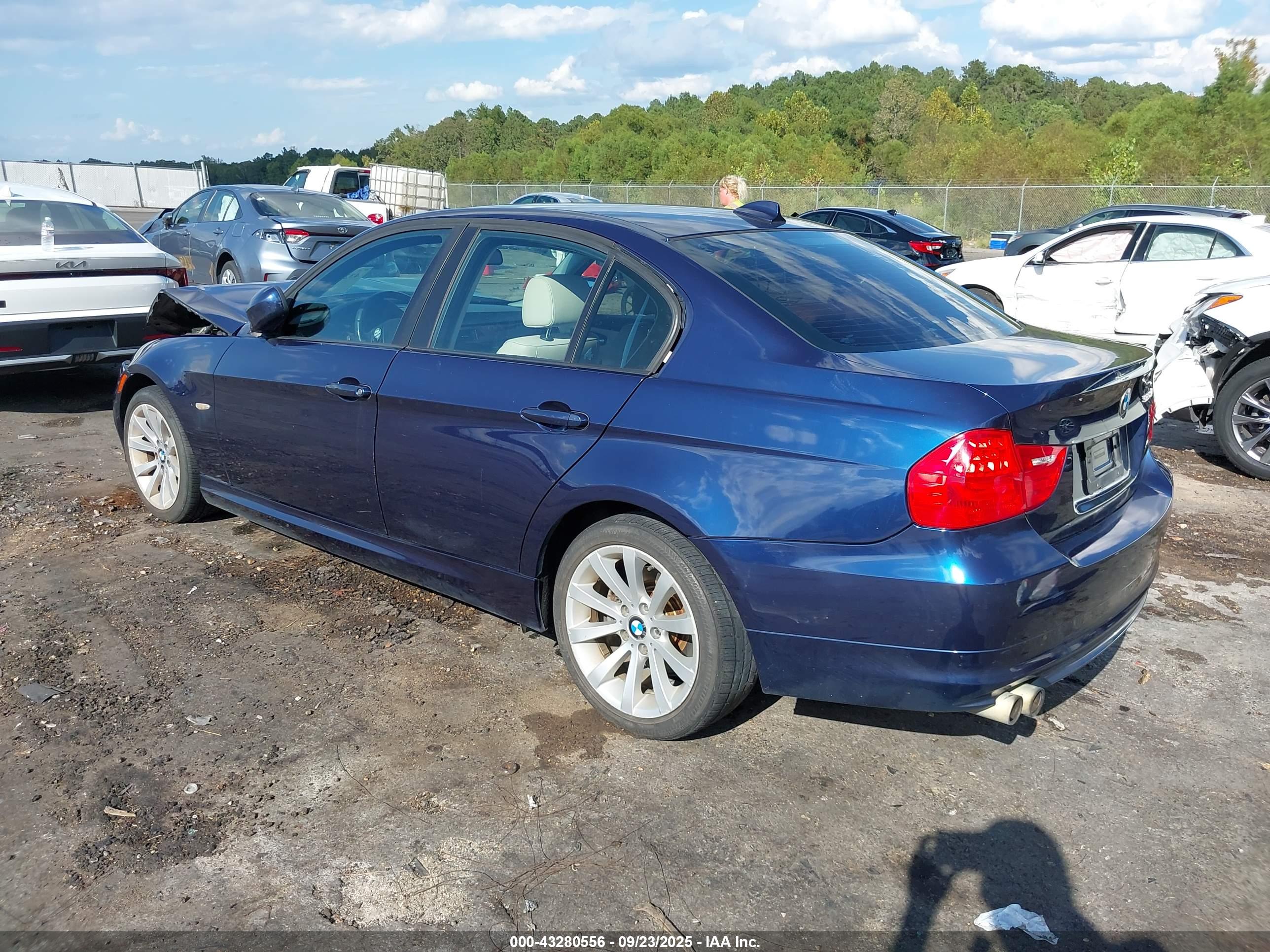 BMW 328I image 3