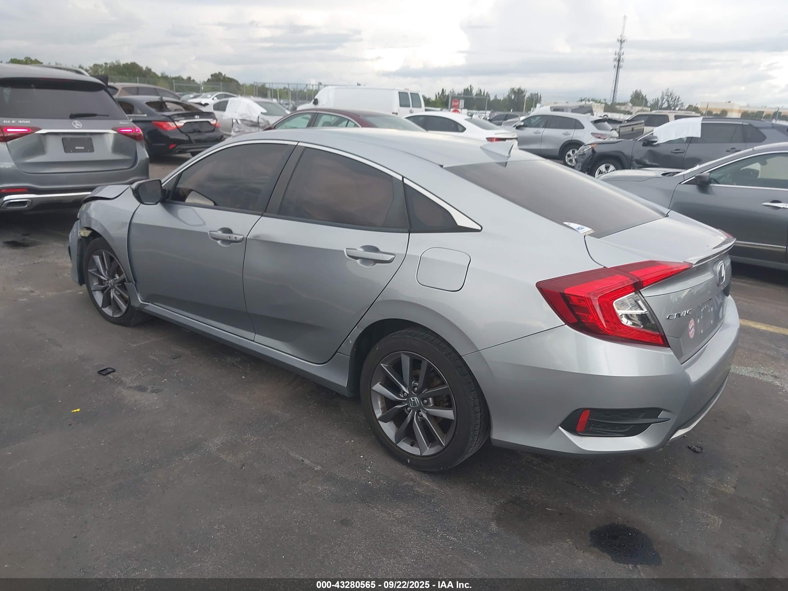 HONDA CIVIC image 3