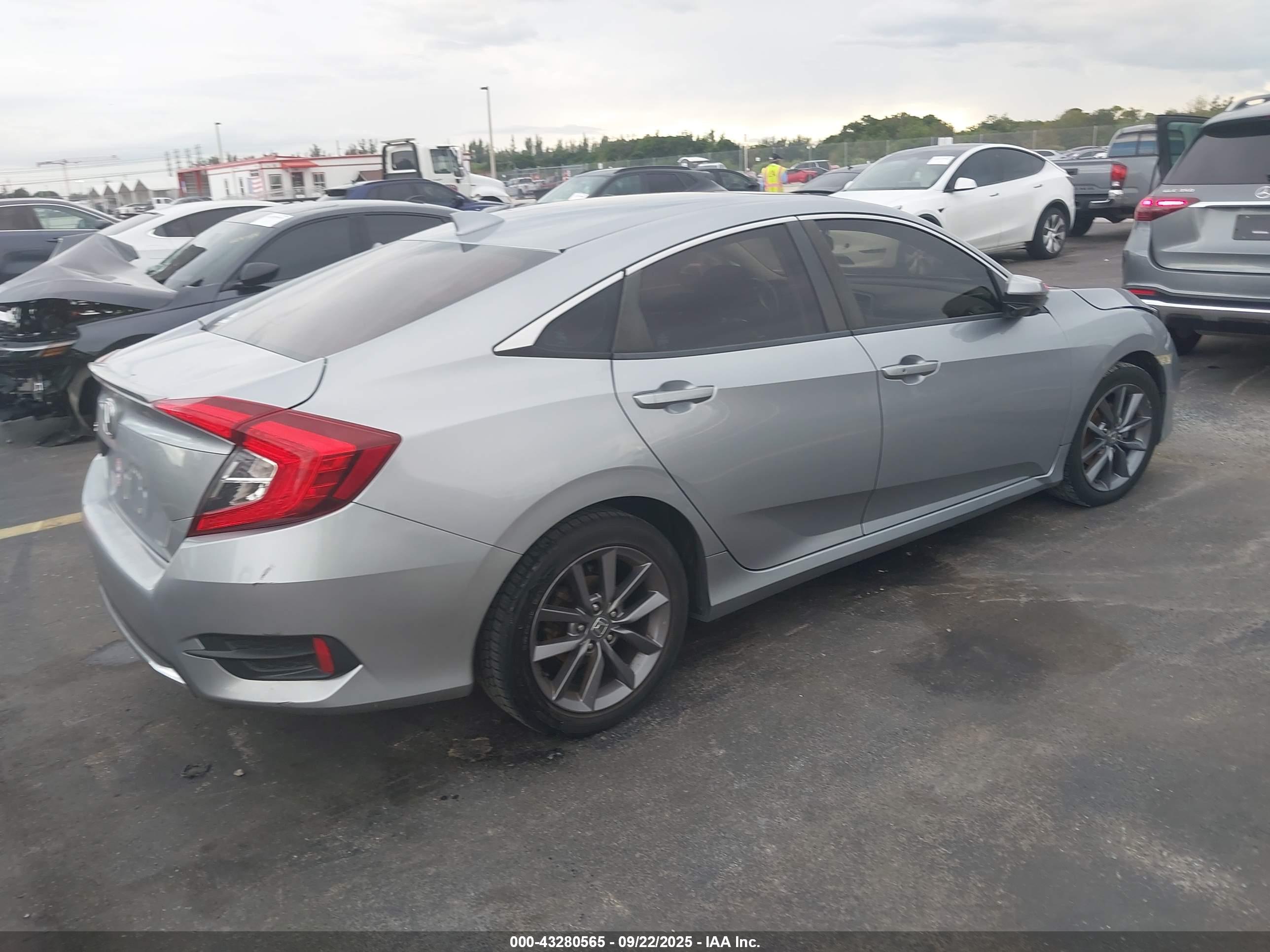 HONDA CIVIC image 4
