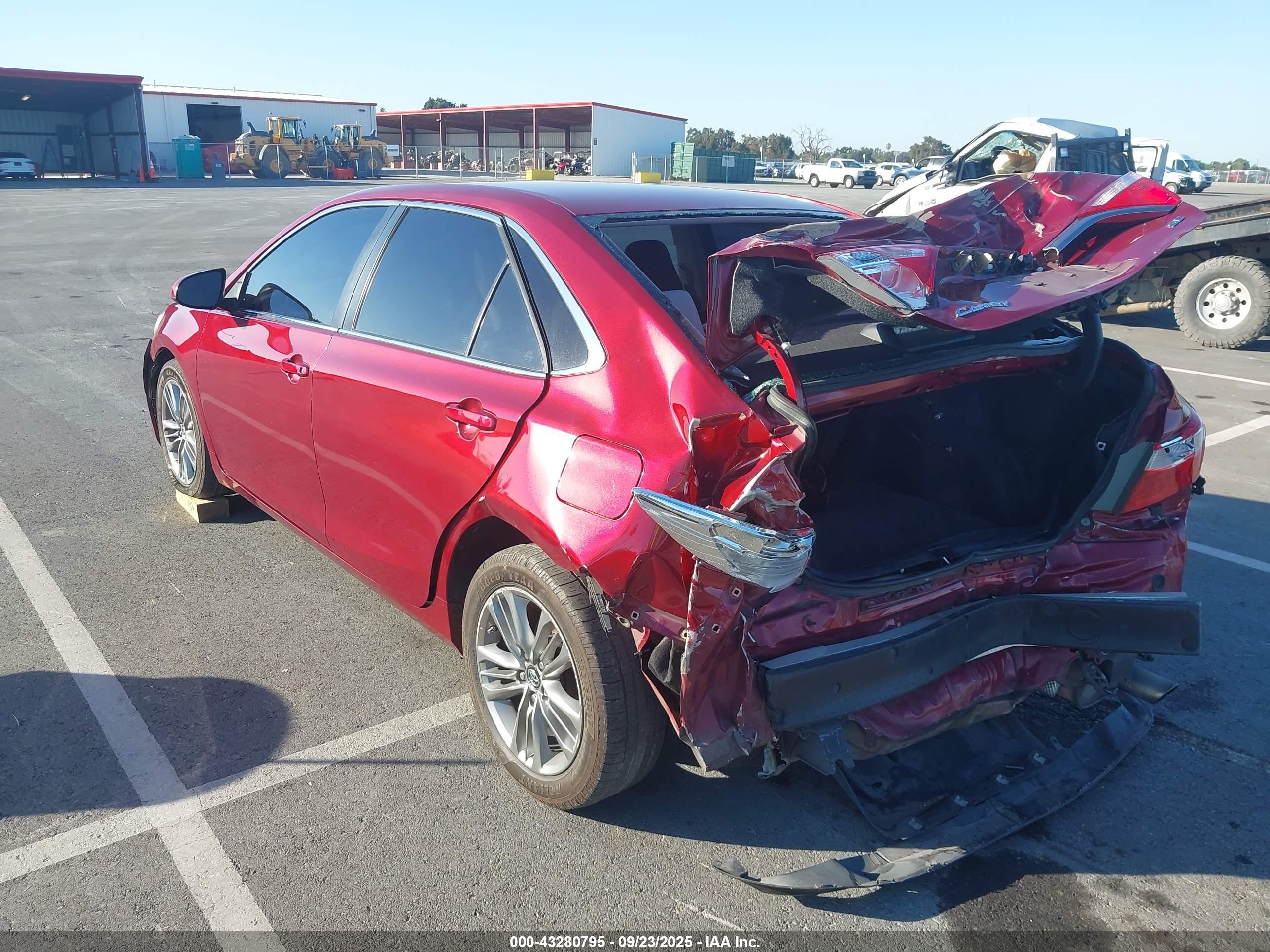 TOYOTA CAMRY image 3