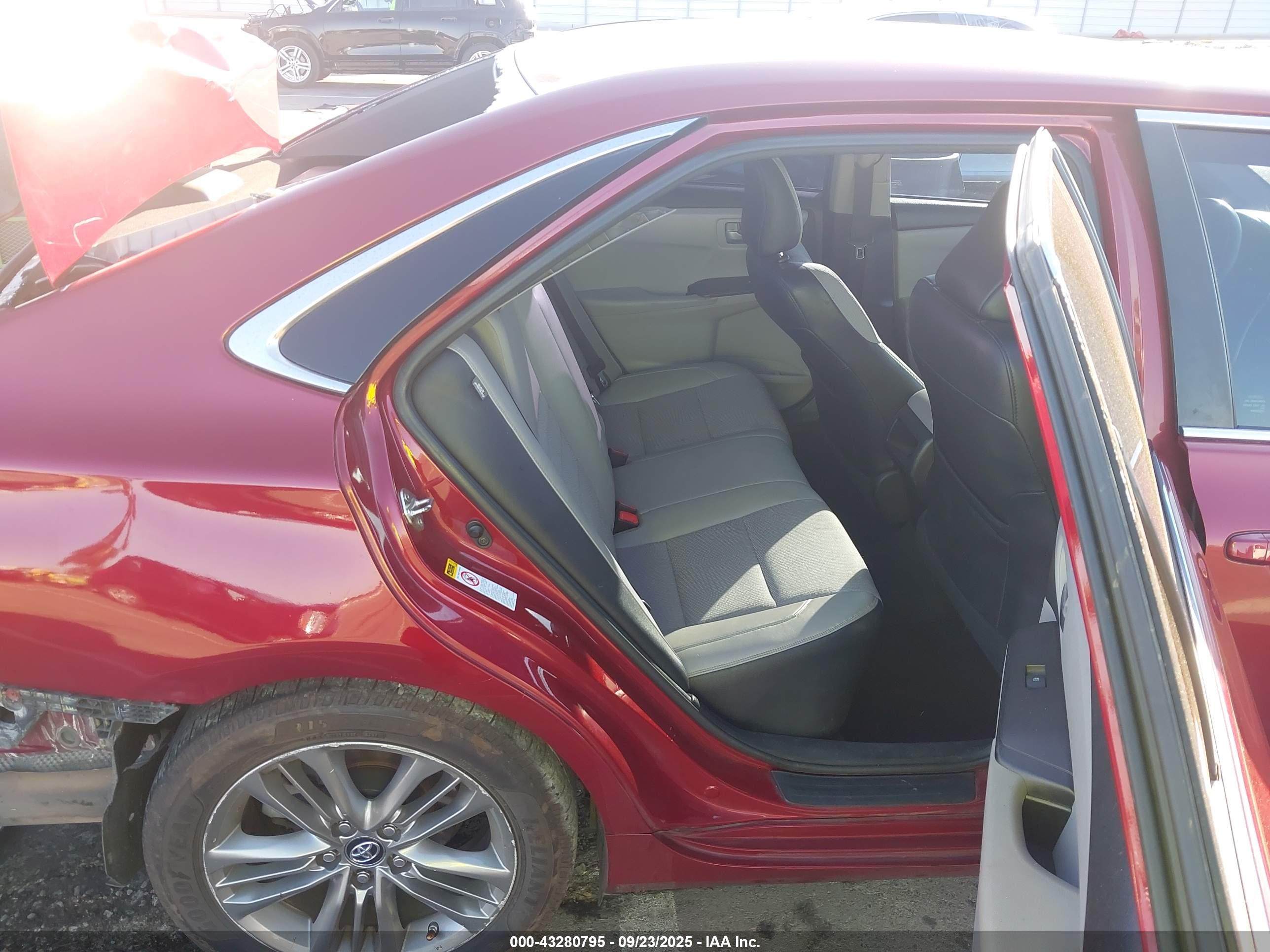 TOYOTA CAMRY image 8