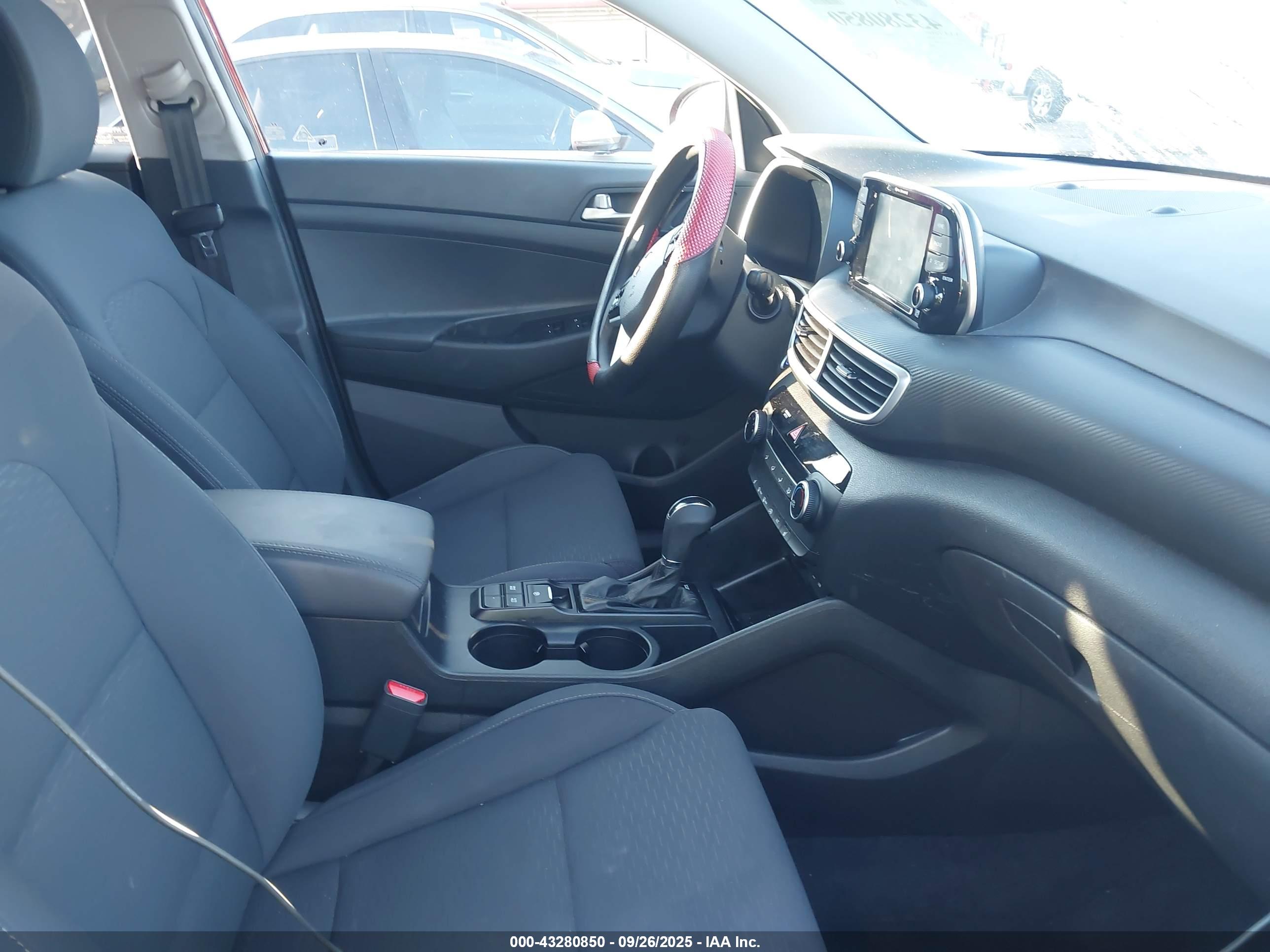 HYUNDAI TUCSON image 5
