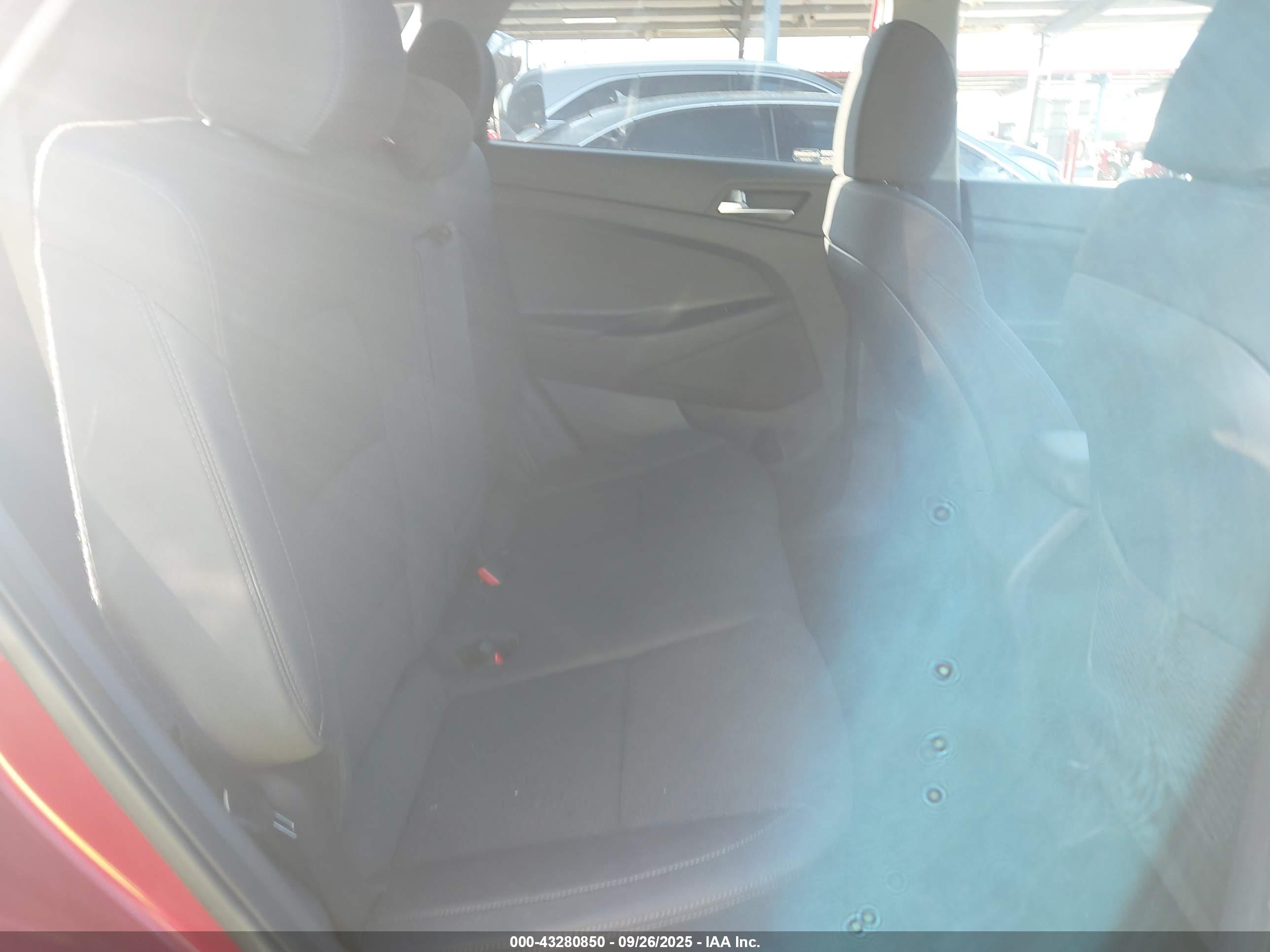 HYUNDAI TUCSON image 8