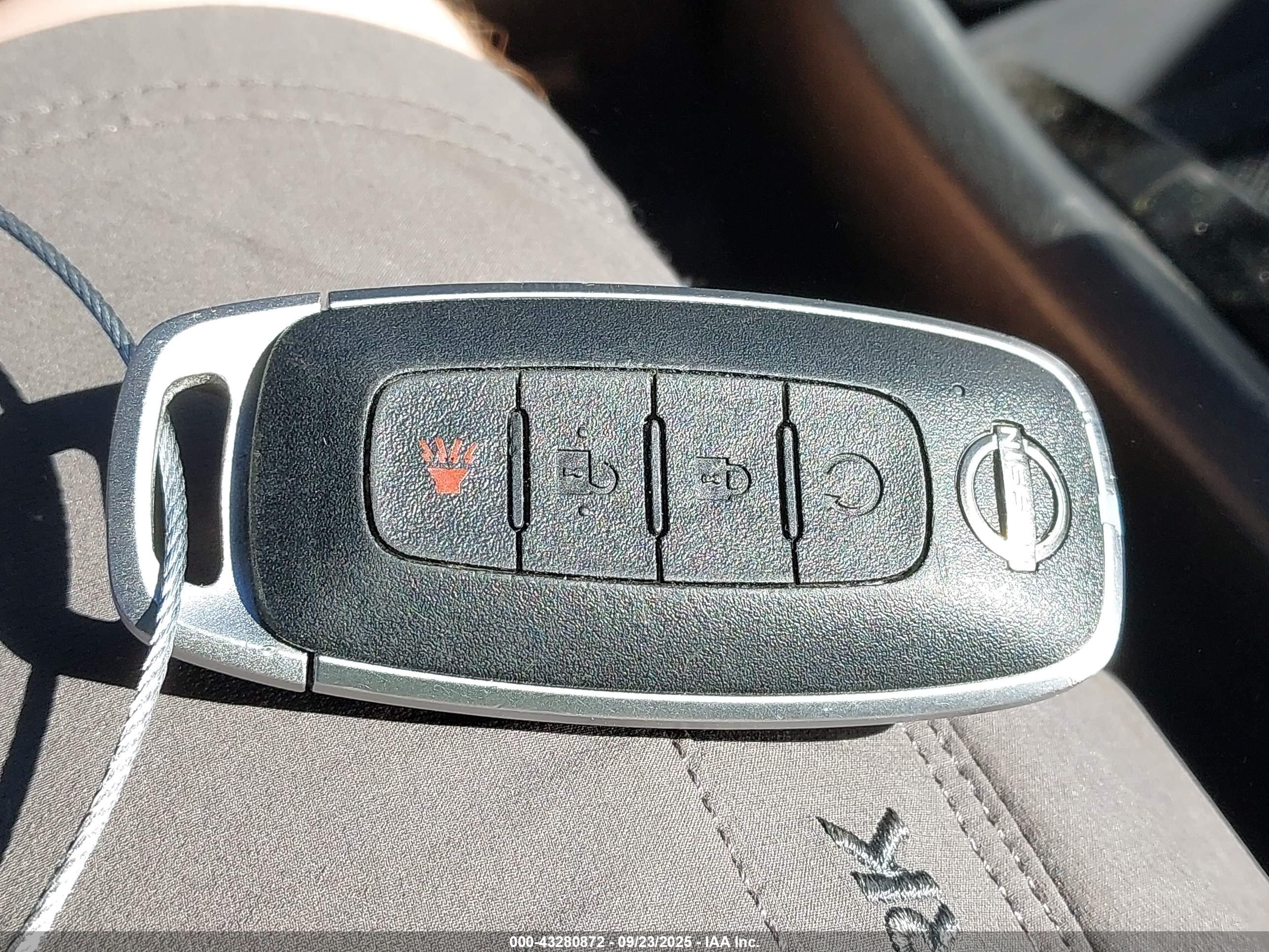 NISSAN ROGUE image 11