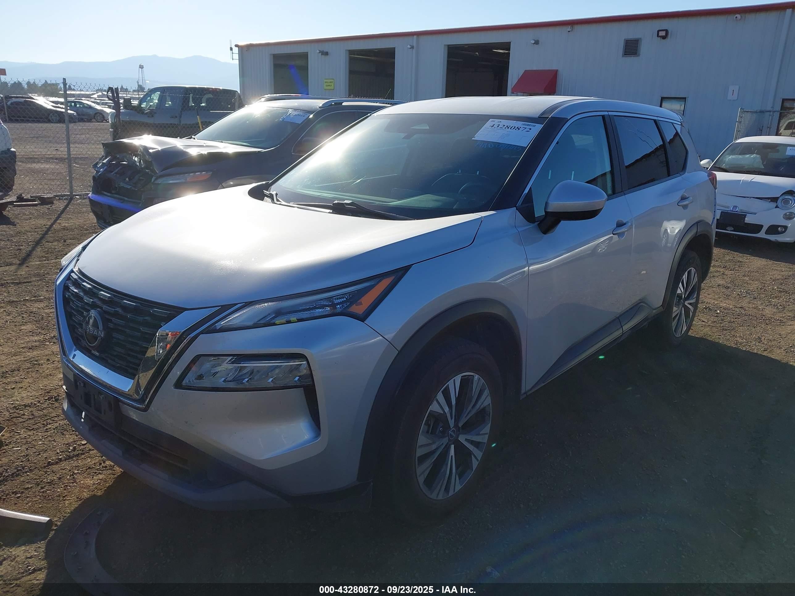 NISSAN ROGUE image 2