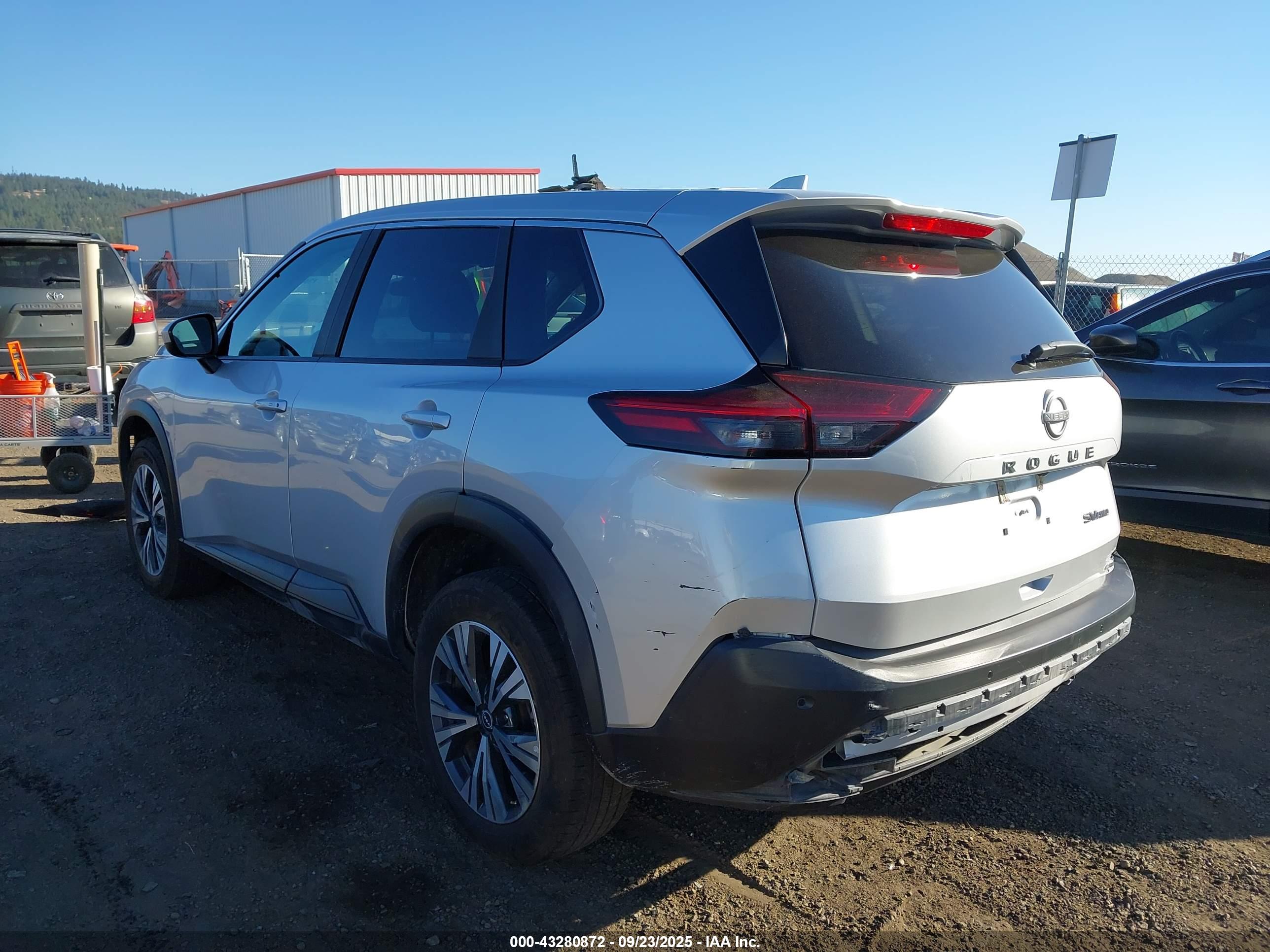 NISSAN ROGUE image 3