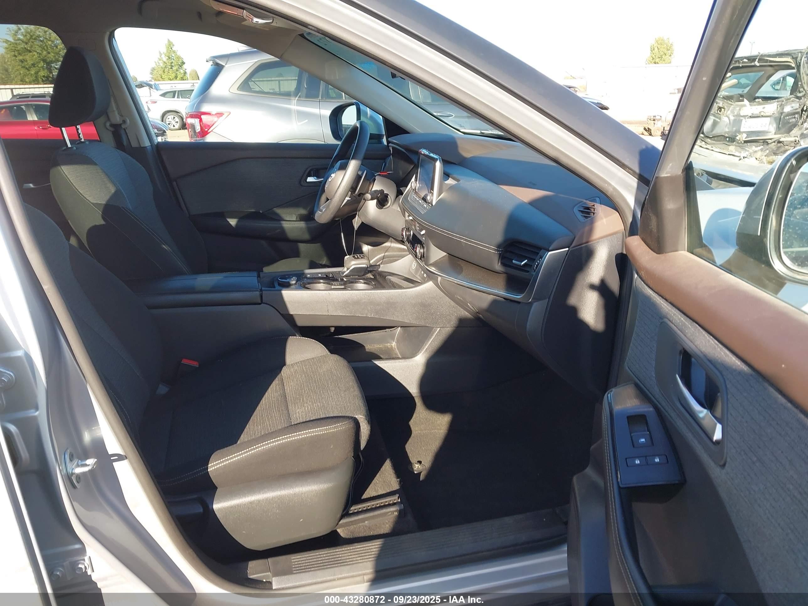 NISSAN ROGUE image 5