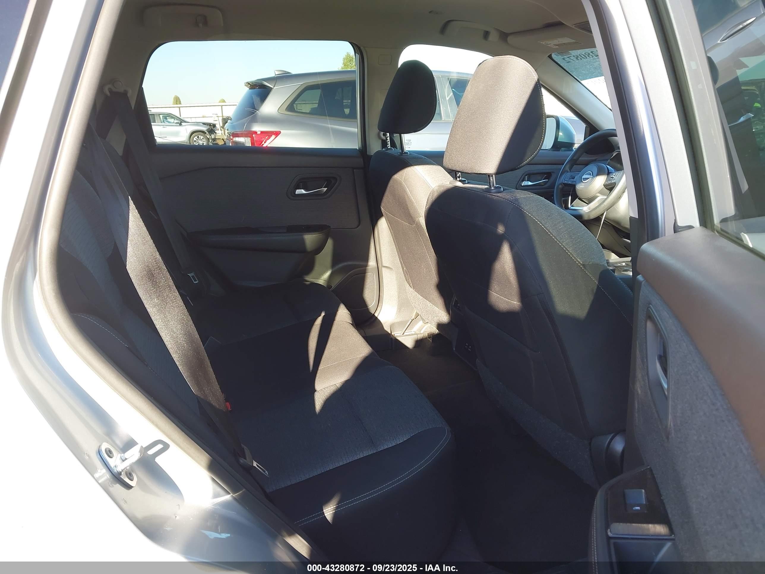 NISSAN ROGUE image 8