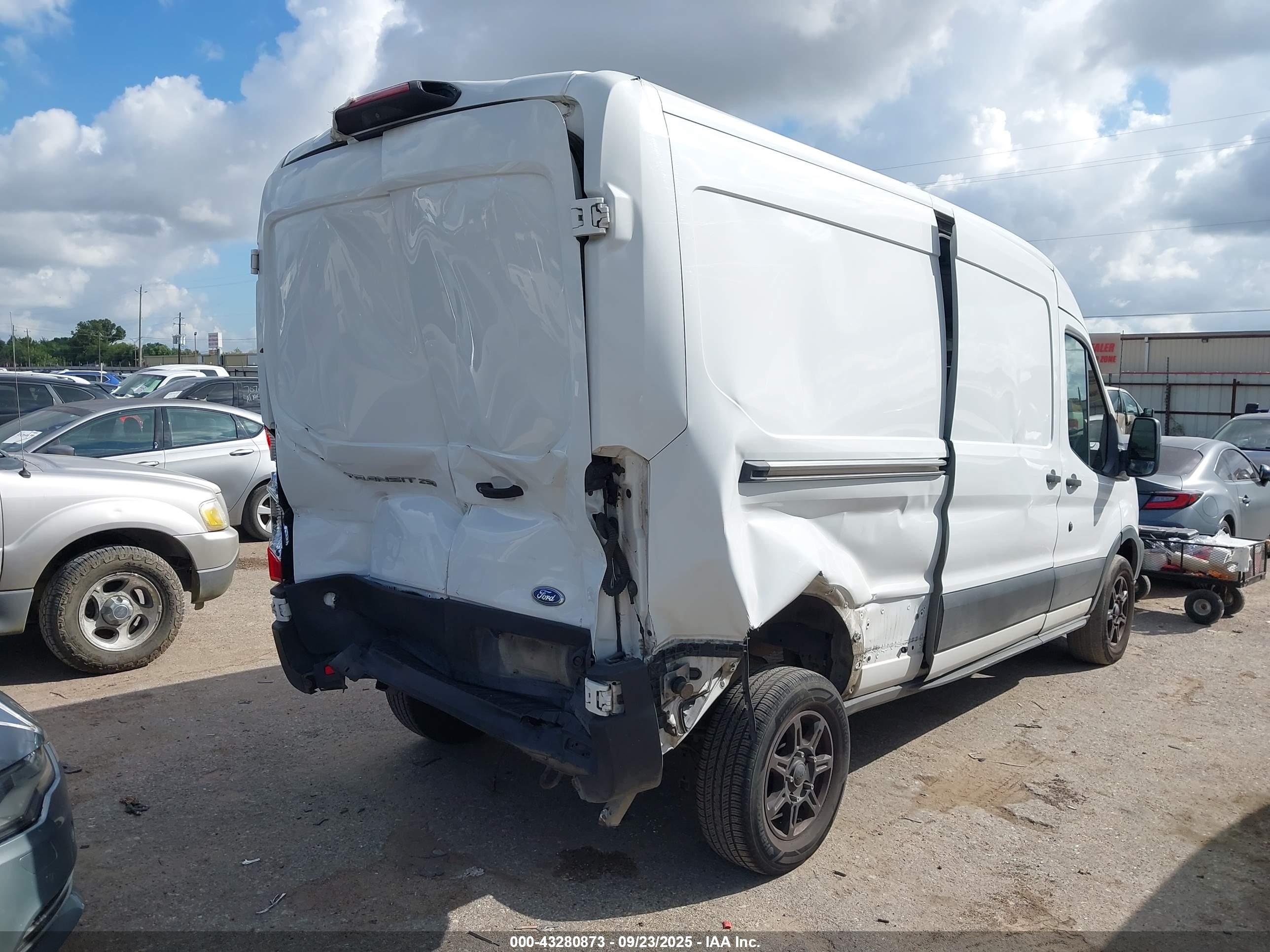 FORD TRANSIT-250 image 4