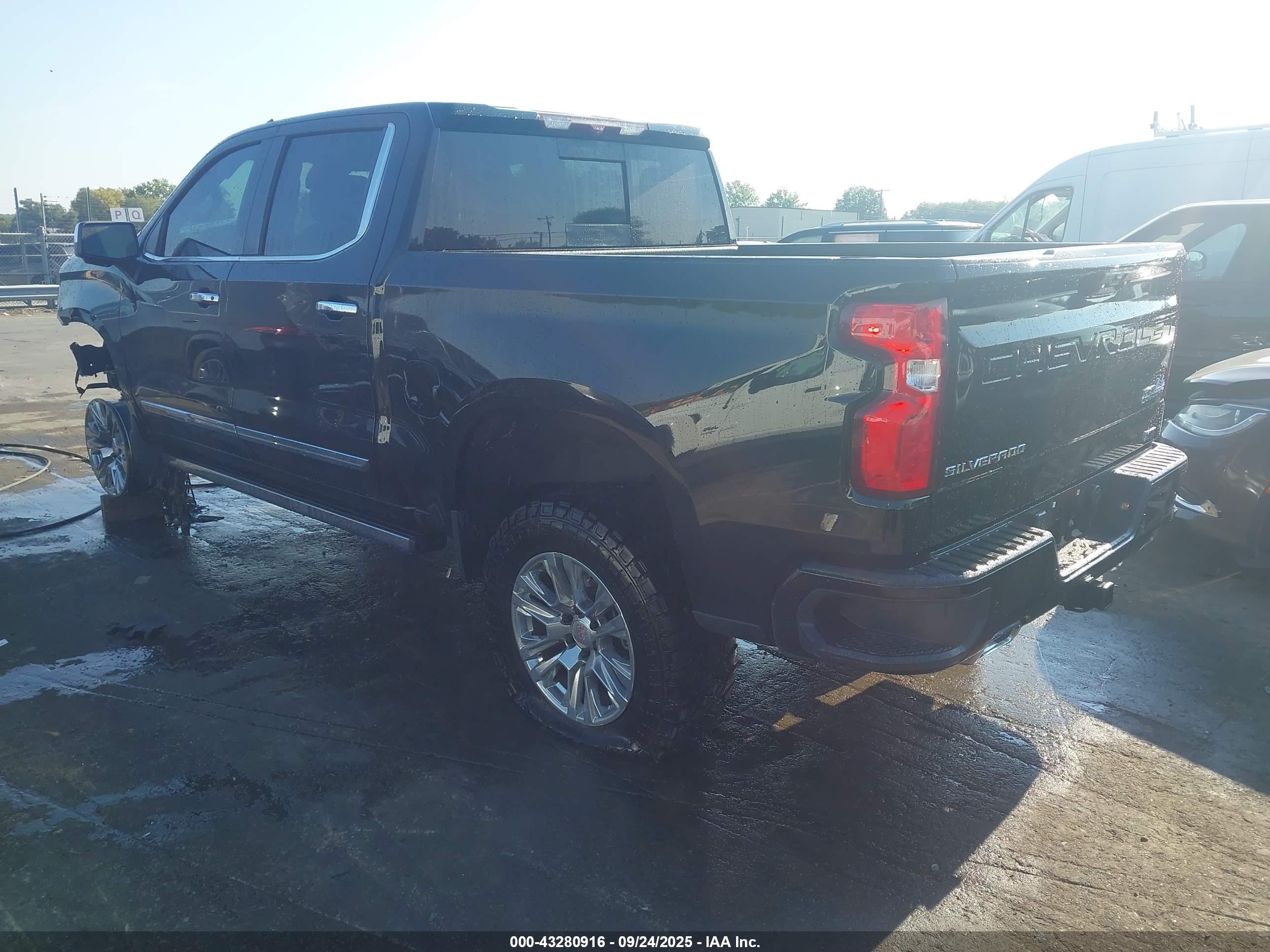 CHEVROLET SILVERADO image 3
