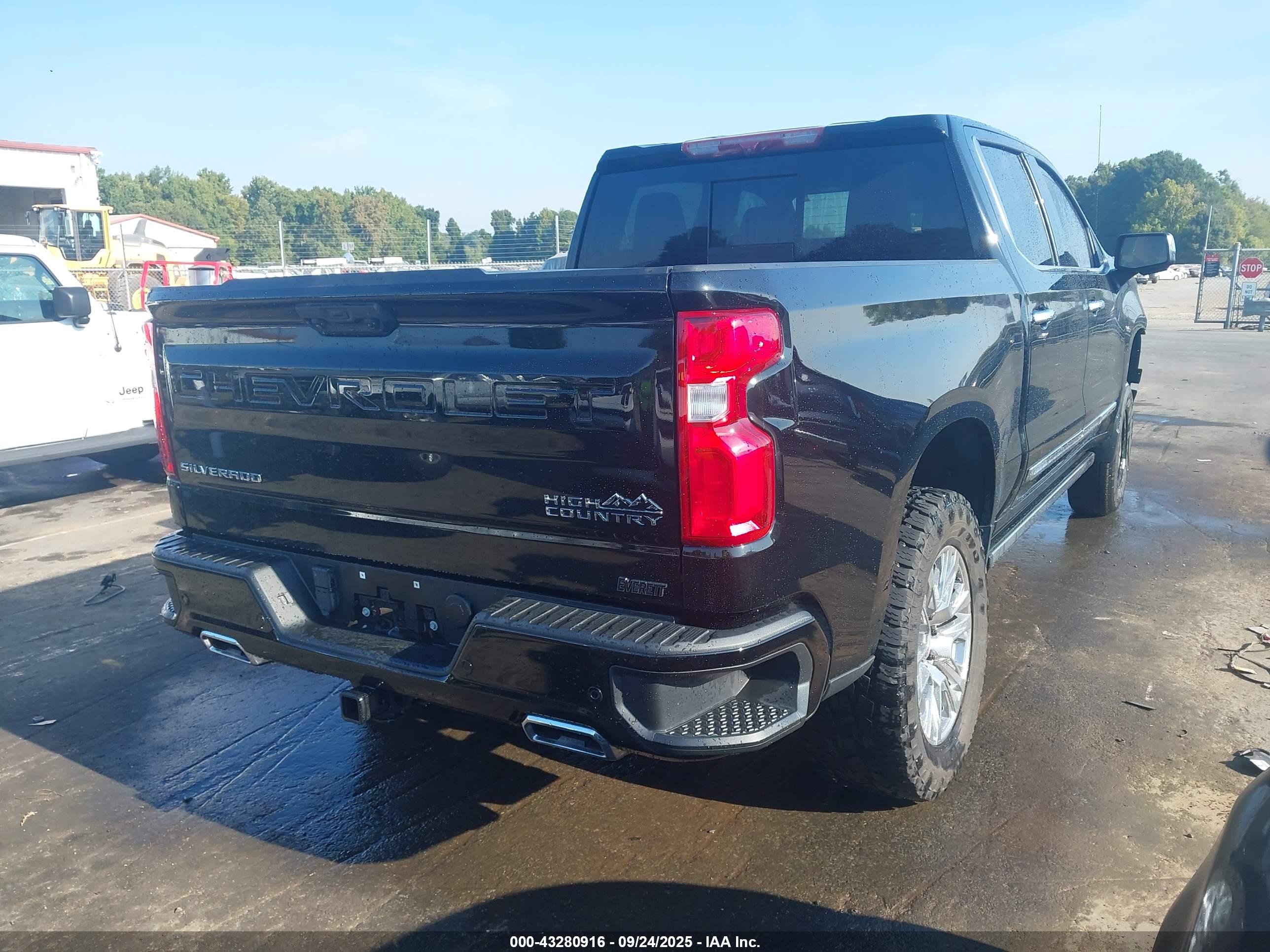CHEVROLET SILVERADO image 4