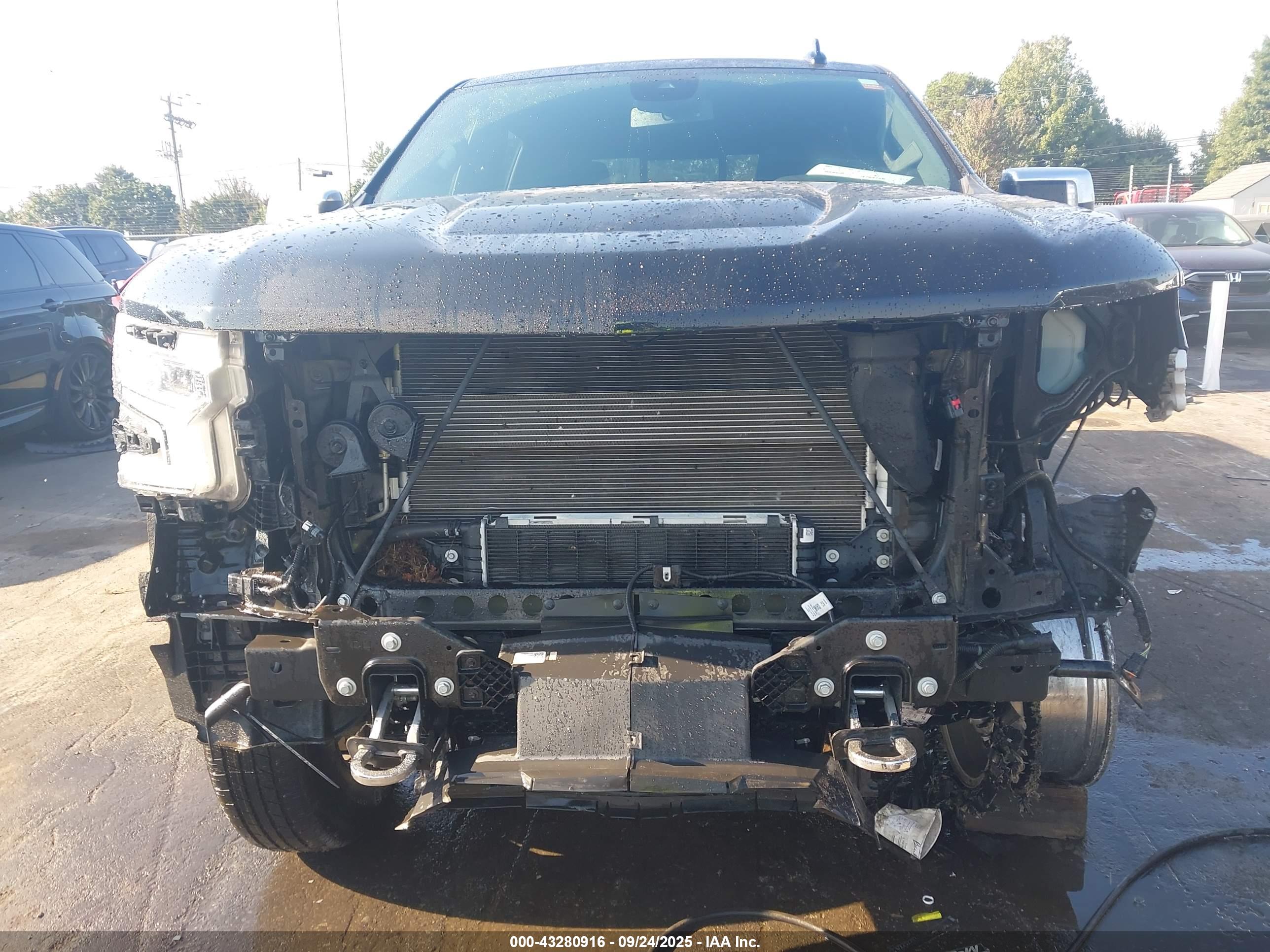 CHEVROLET SILVERADO image 6
